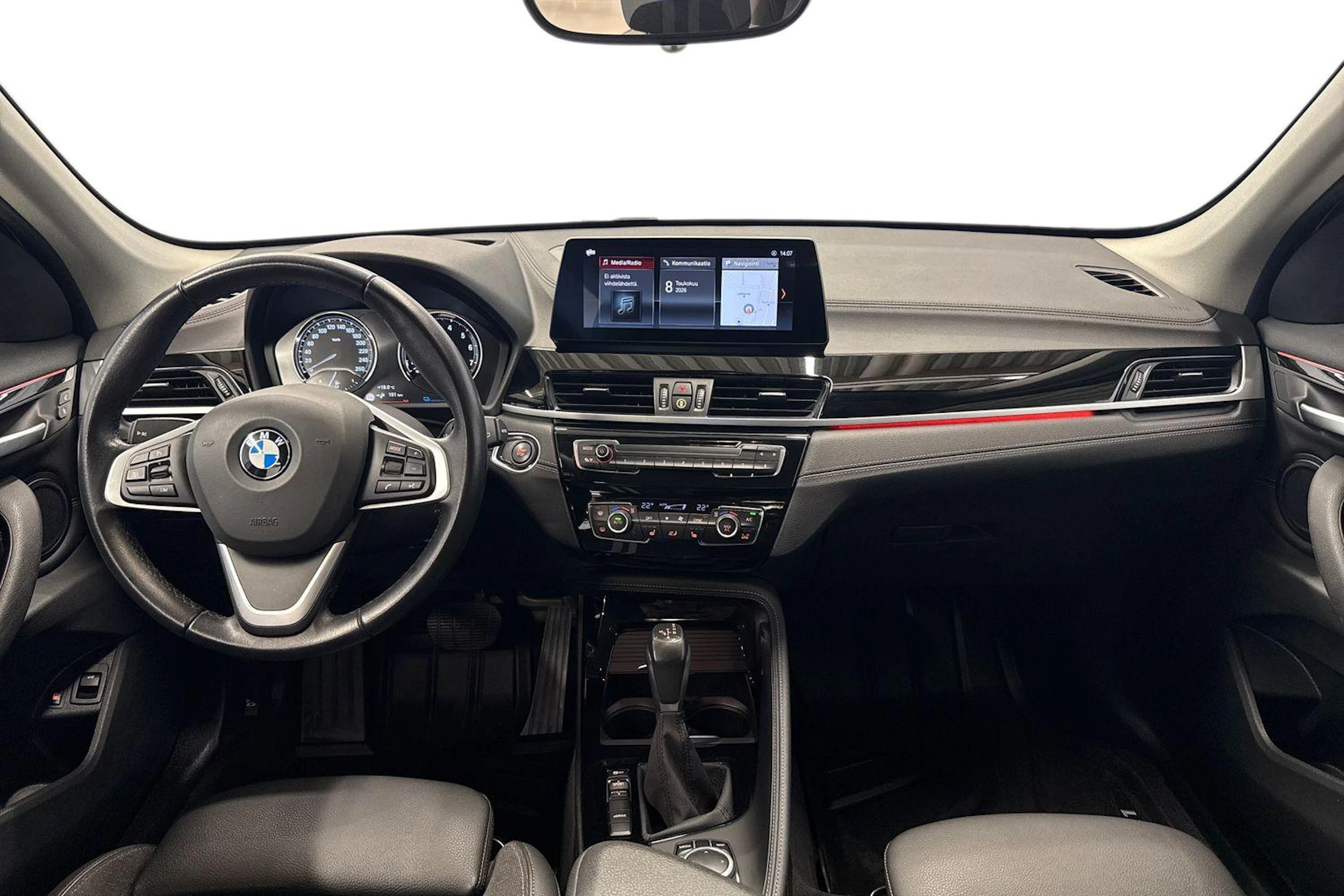valkoinen BMW X1 2021 kuva 9.
