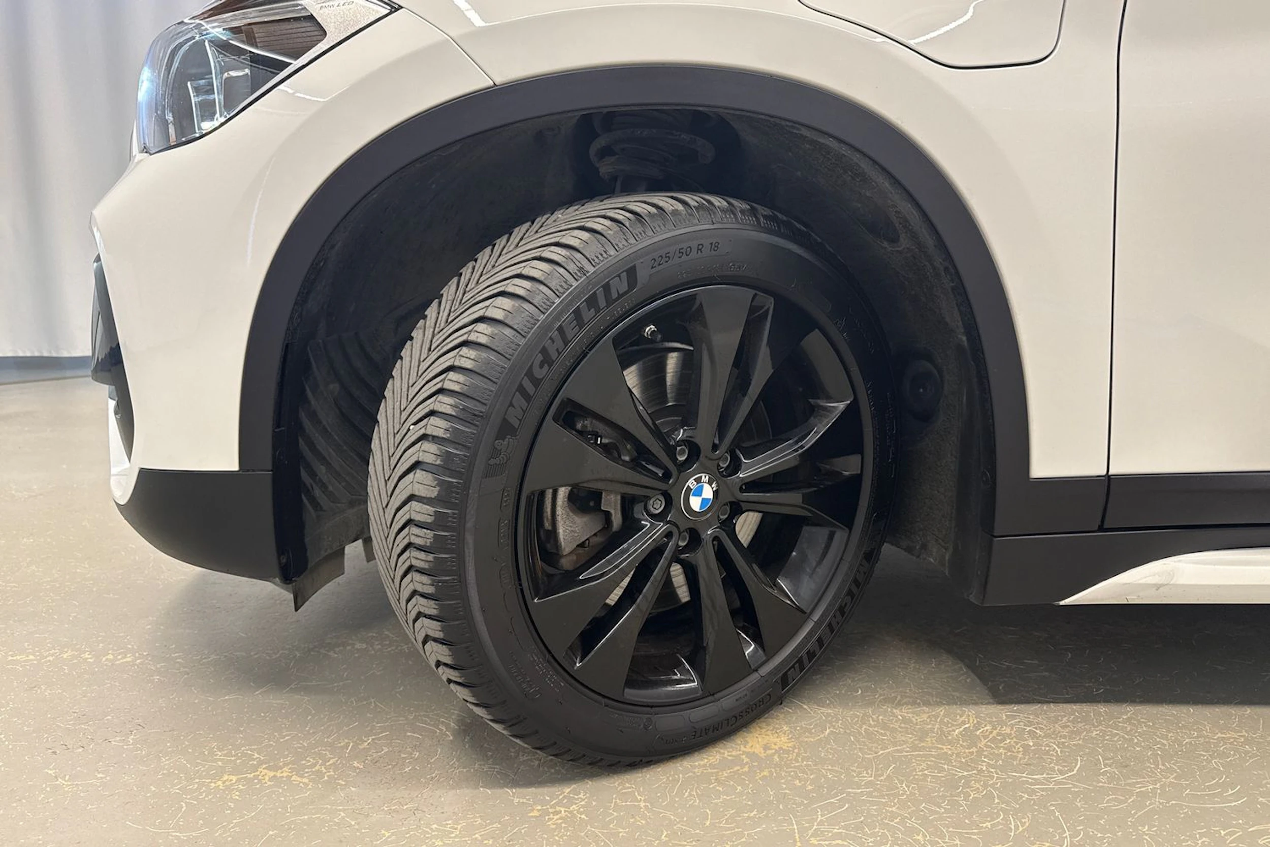 valkoinen BMW X1 2021 kuva 13.