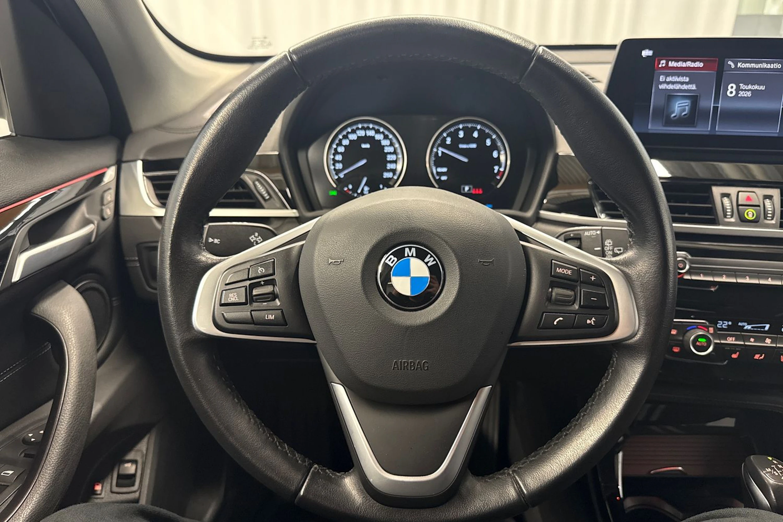 valkoinen BMW X1 2021 kuva 19.