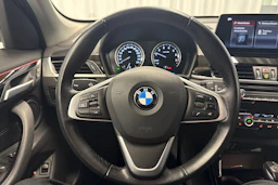 valkoinen BMW X1 2021 kuva 19.