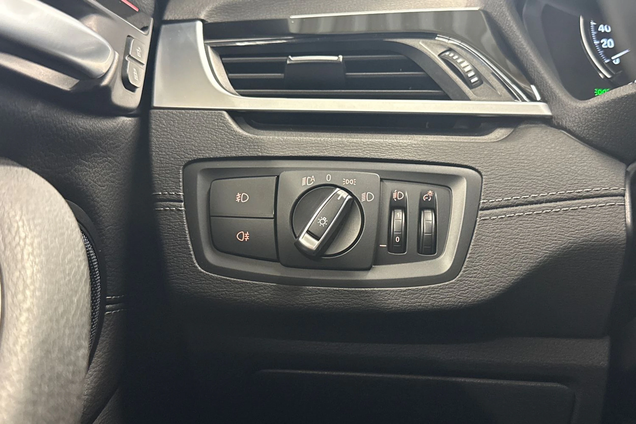 valkoinen BMW X1 2021 kuva 27.