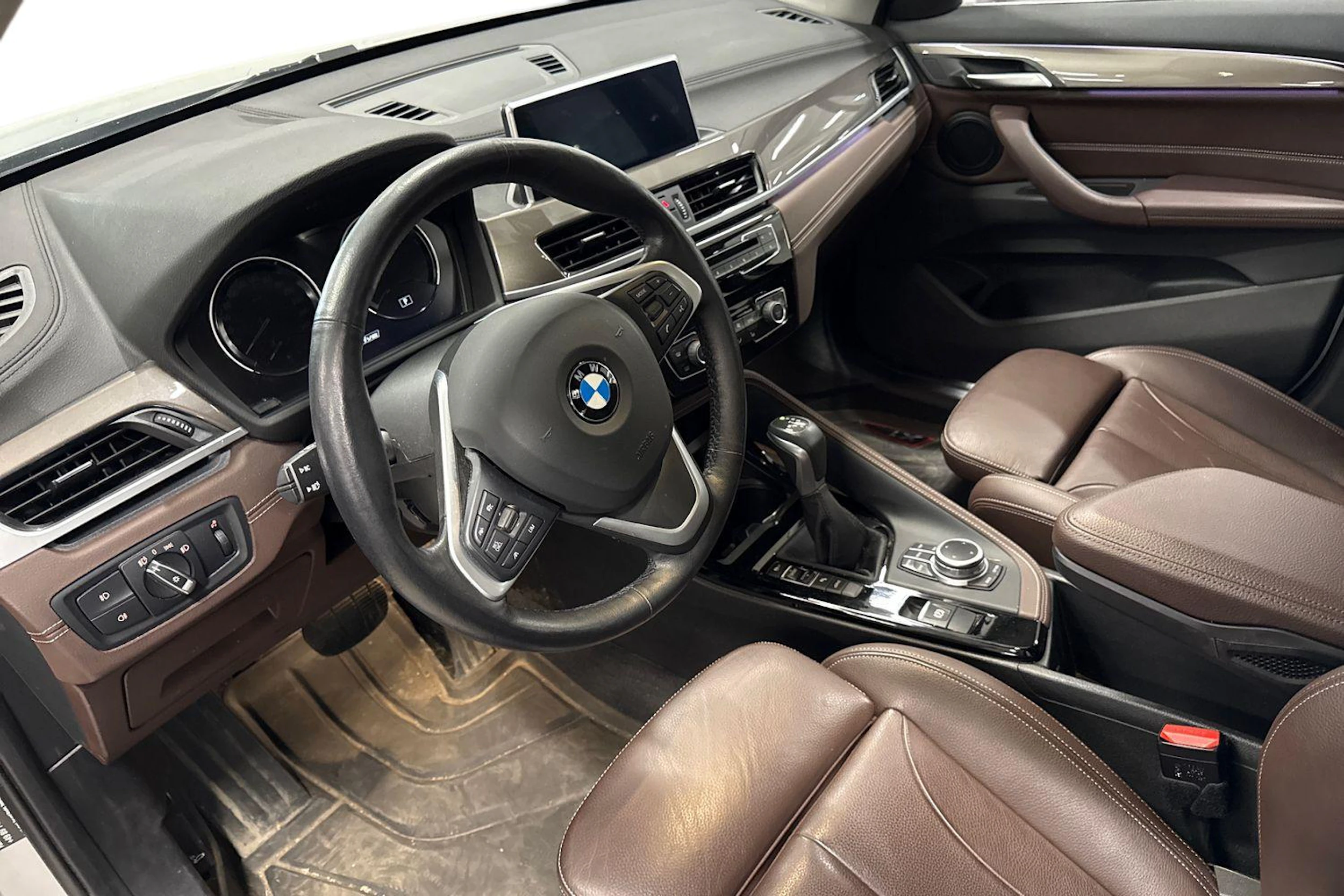 harmaa BMW X1 2021 kuva 3.