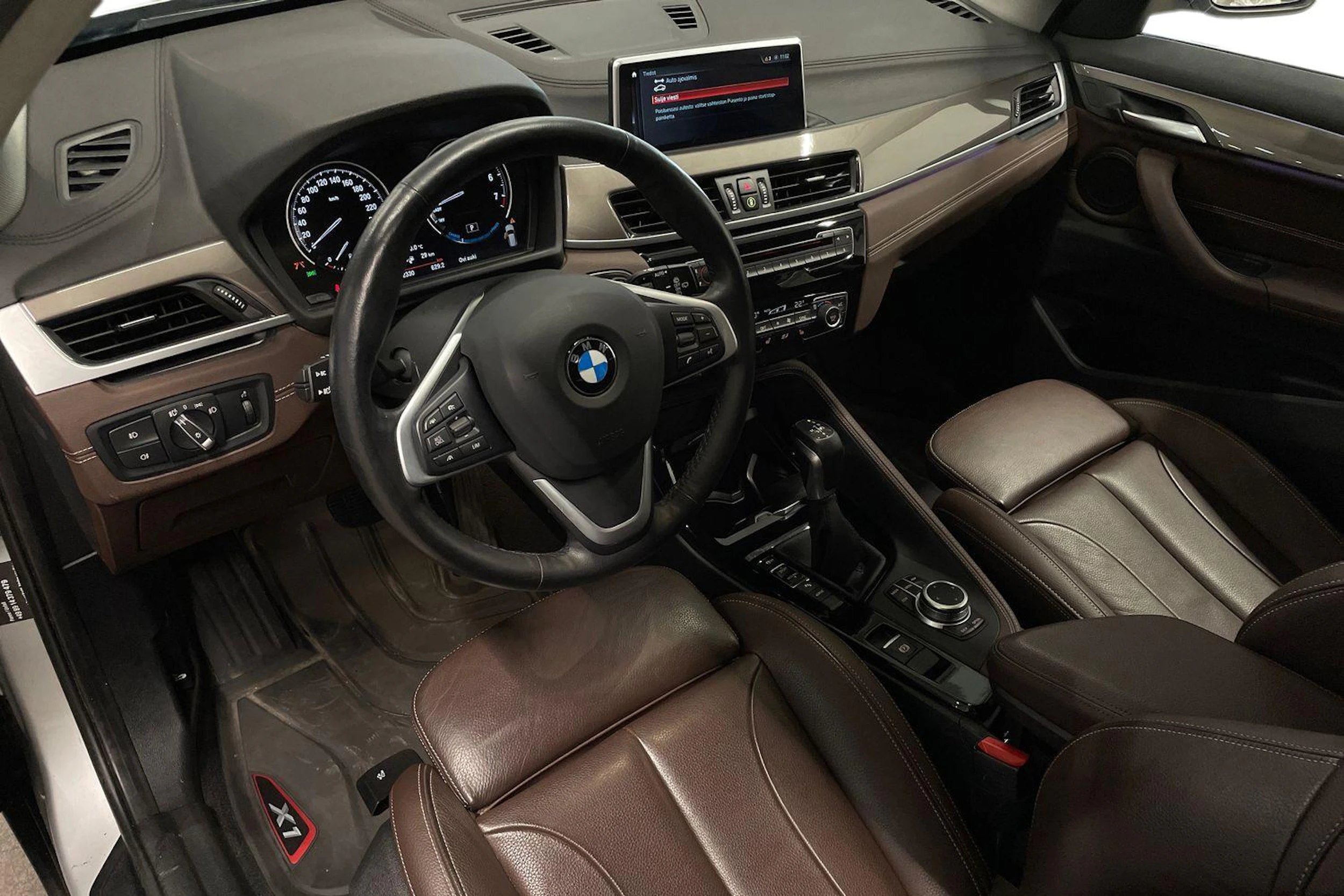 harmaa BMW X1 2021 kuva 8.