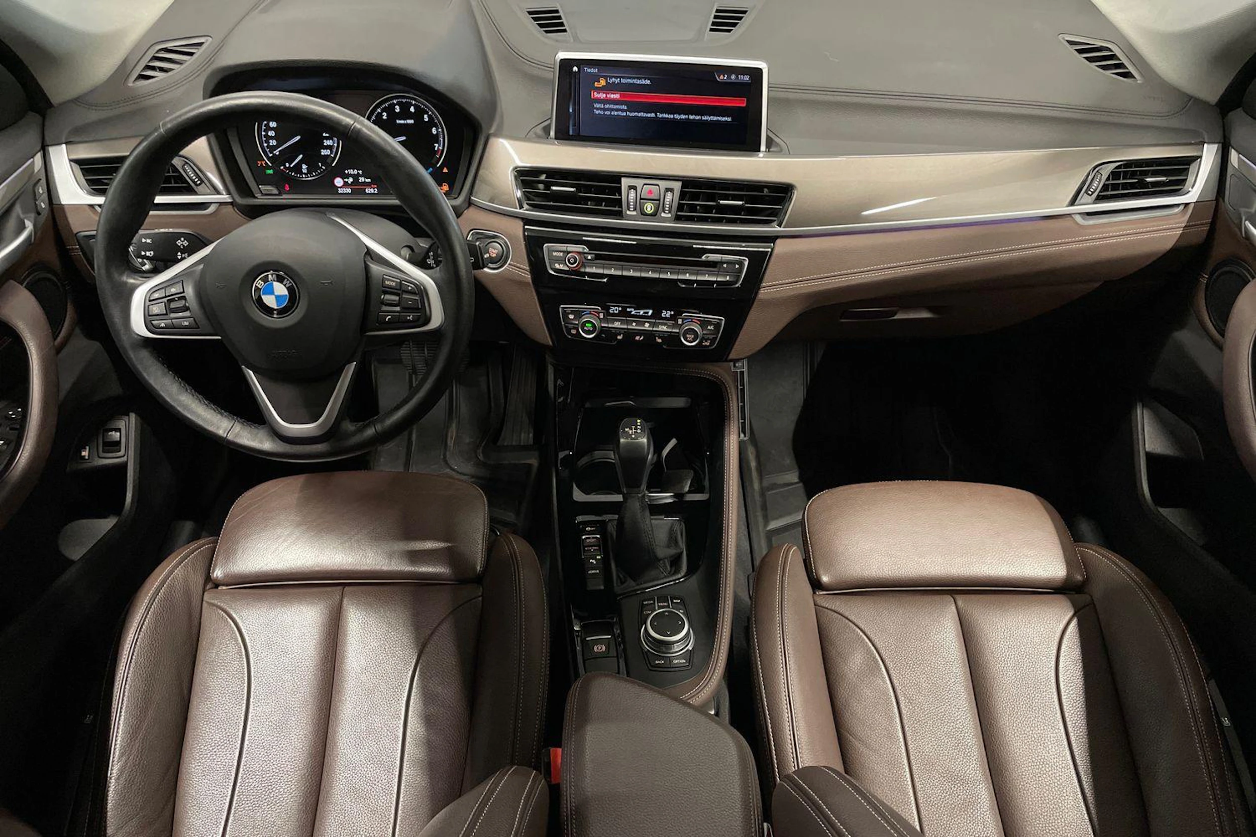 harmaa BMW X1 2021 kuva 9.