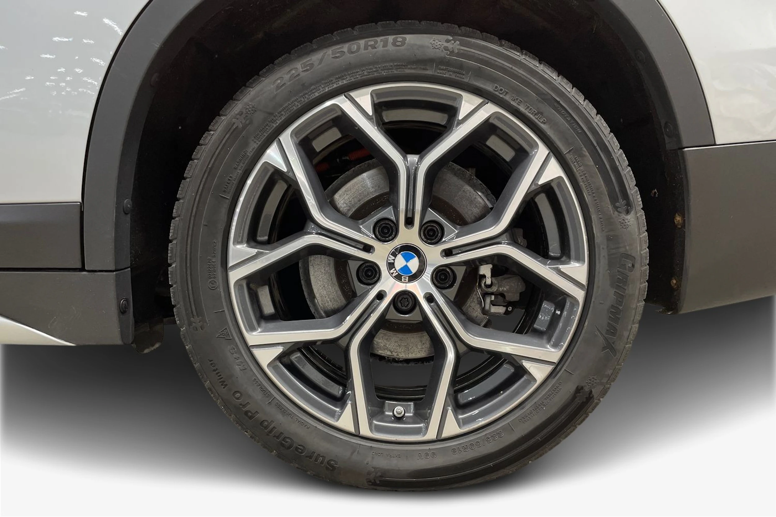 harmaa BMW X1 2021 kuva 12.