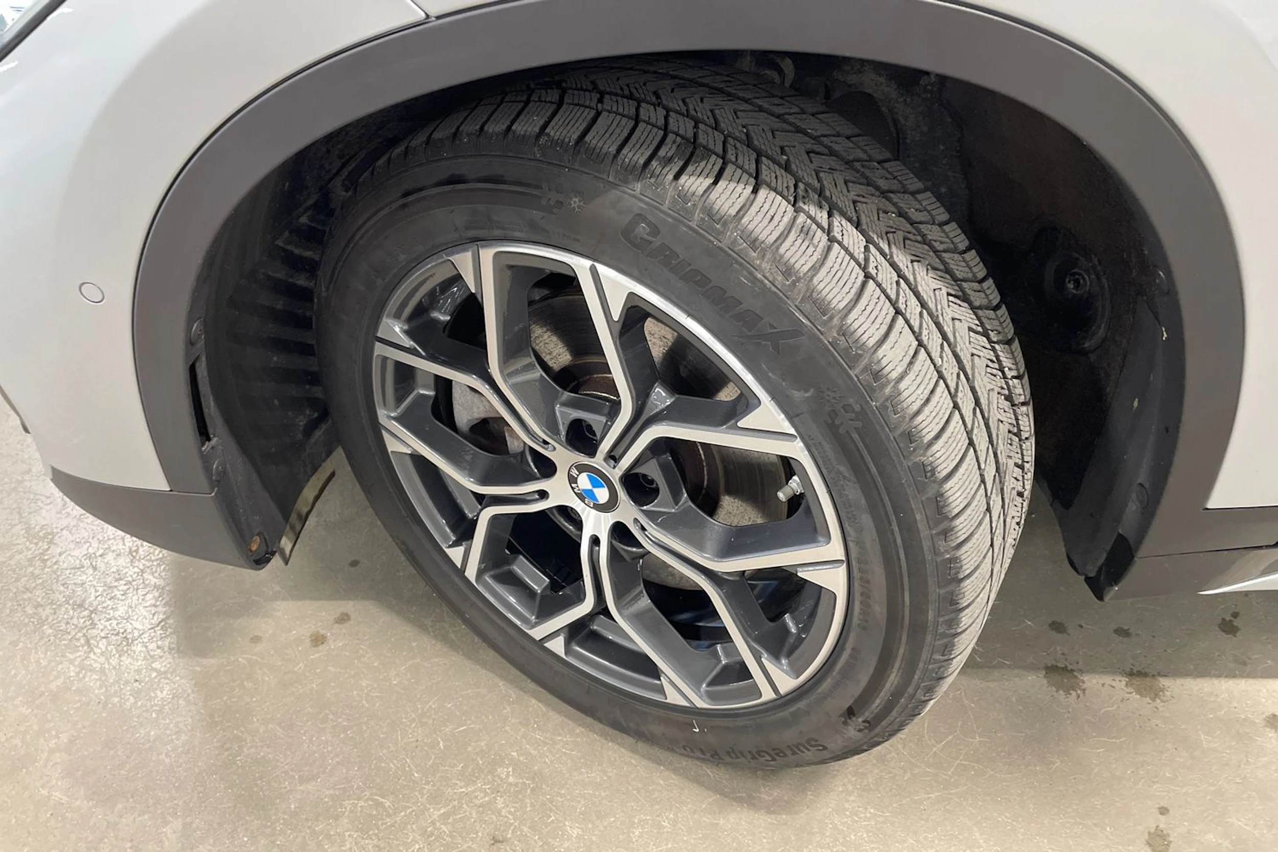 harmaa BMW X1 2021 kuva 13.