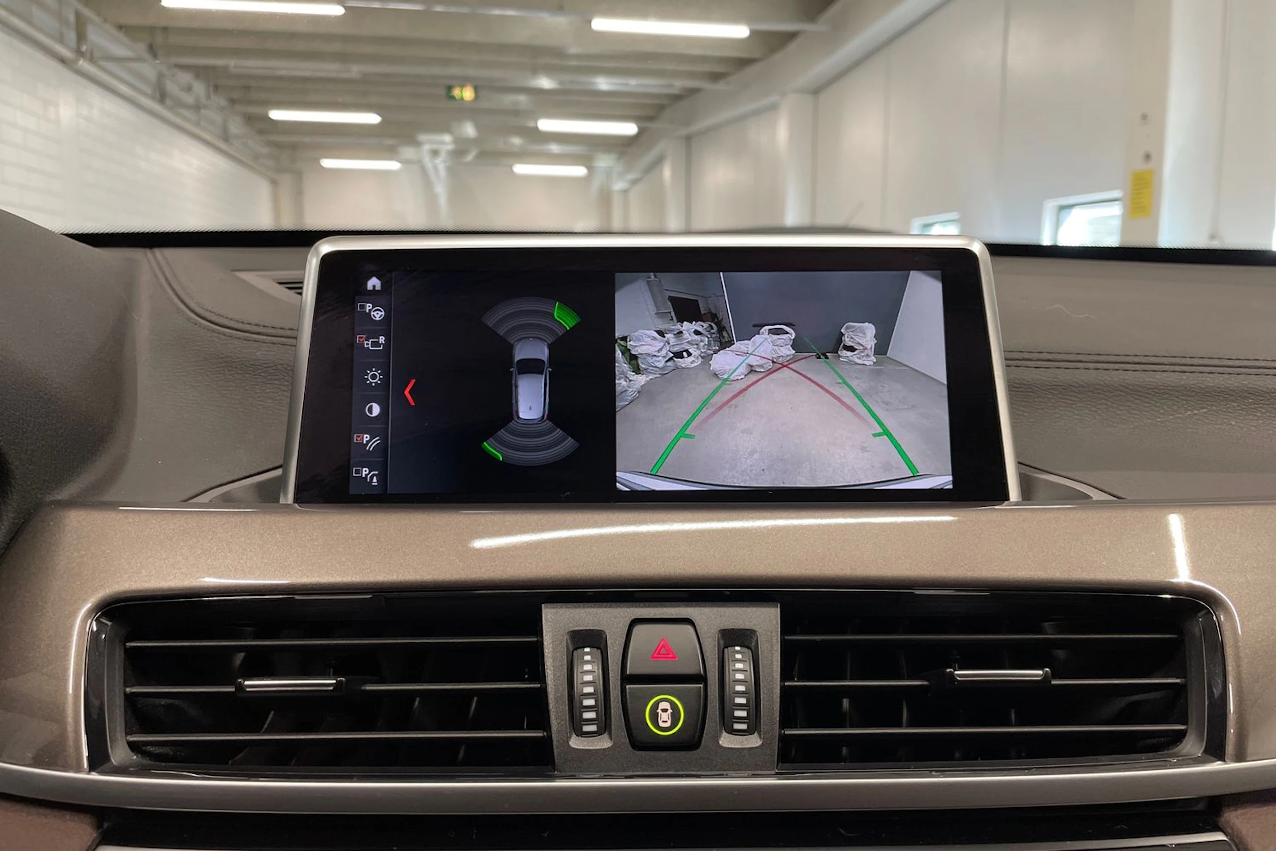 harmaa BMW X1 2021 kuva 18.