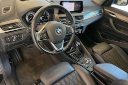 Musta BMW X1 2021 kuva 7.