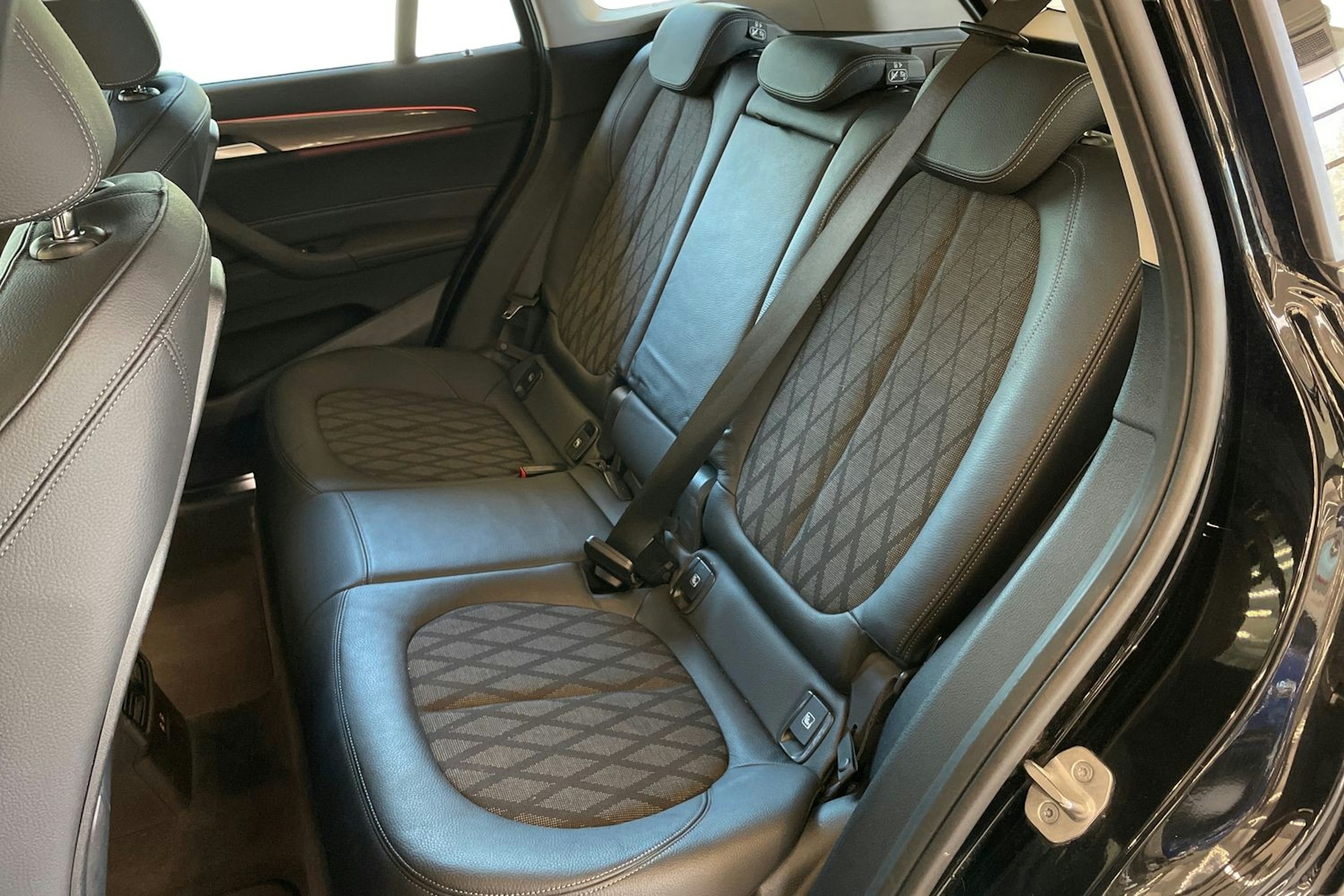 Musta BMW X1 2021 kuva 10.