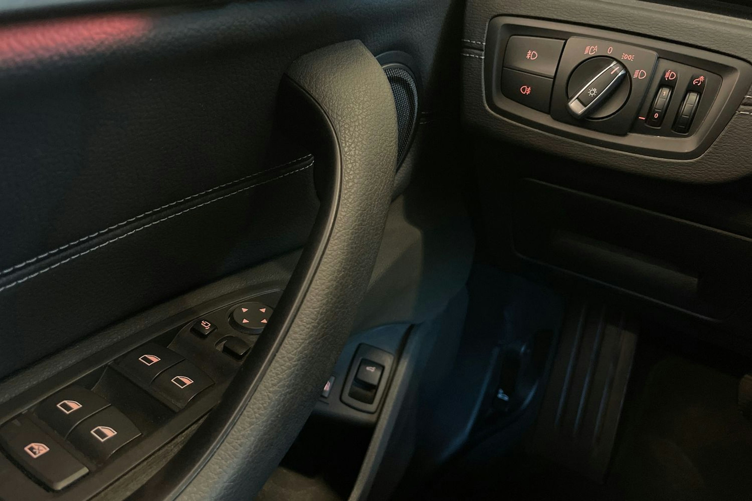 Musta BMW X1 2021 kuva 19.