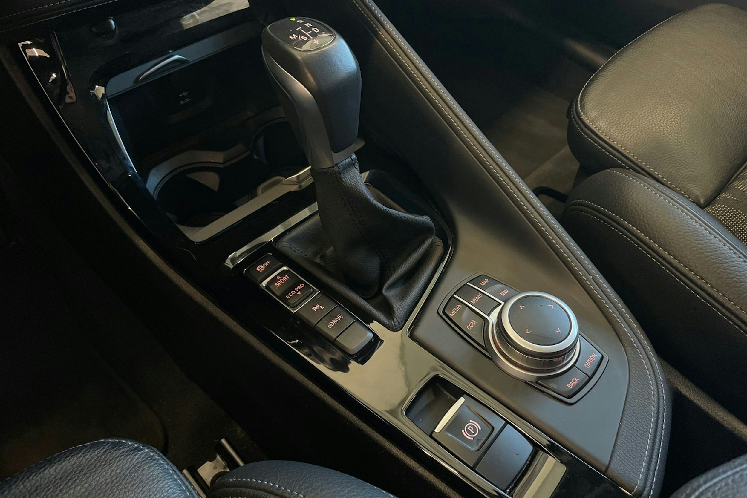 Musta BMW X1 2021 kuva 21.