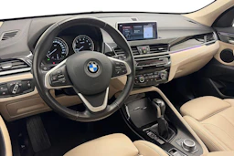 valkoinen BMW X1 2021 kuva 6.