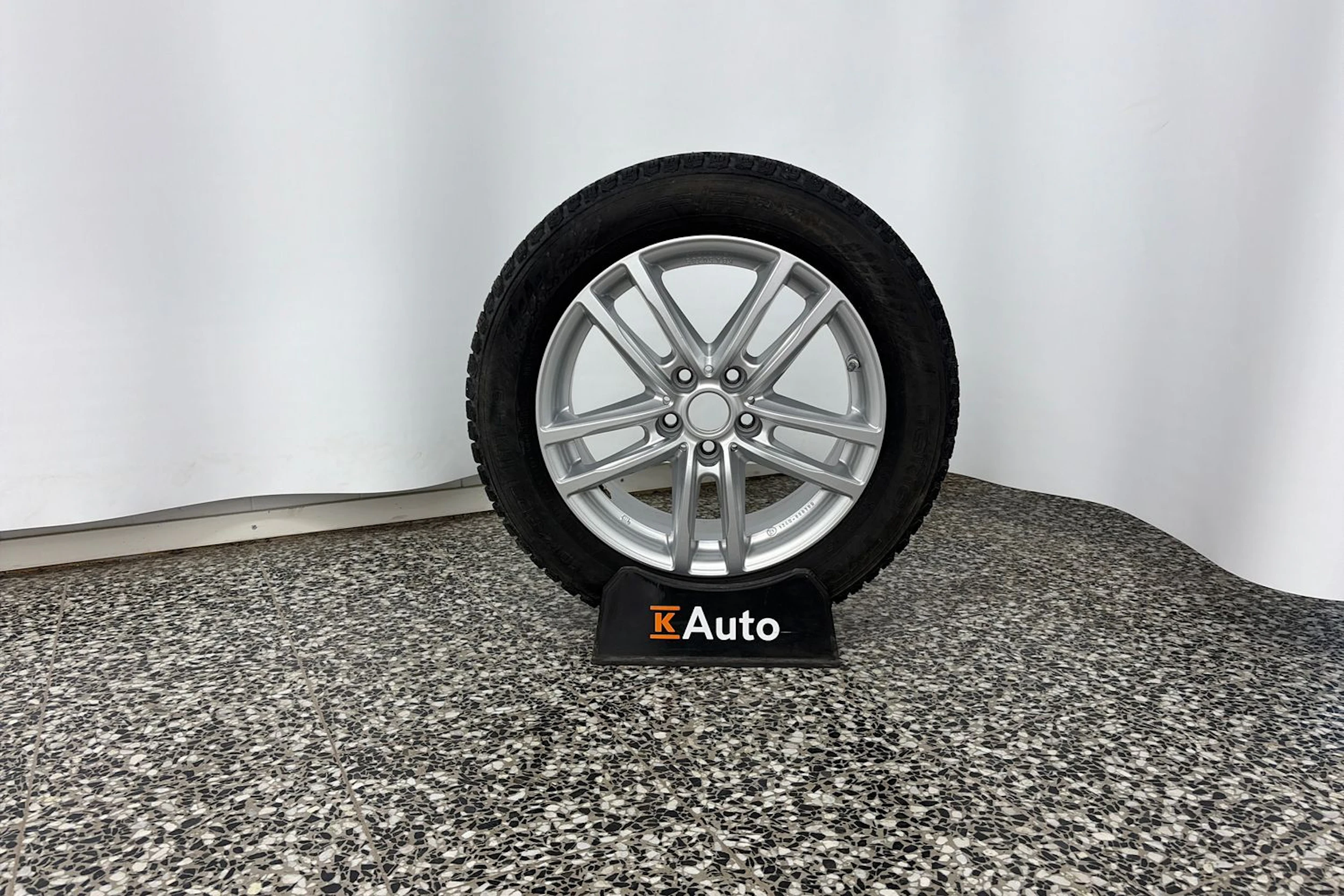 valkoinen BMW X1 2021 kuva 10.