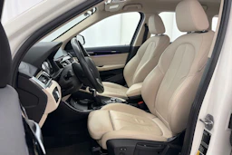 valkoinen BMW X1 2021 kuva 13.
