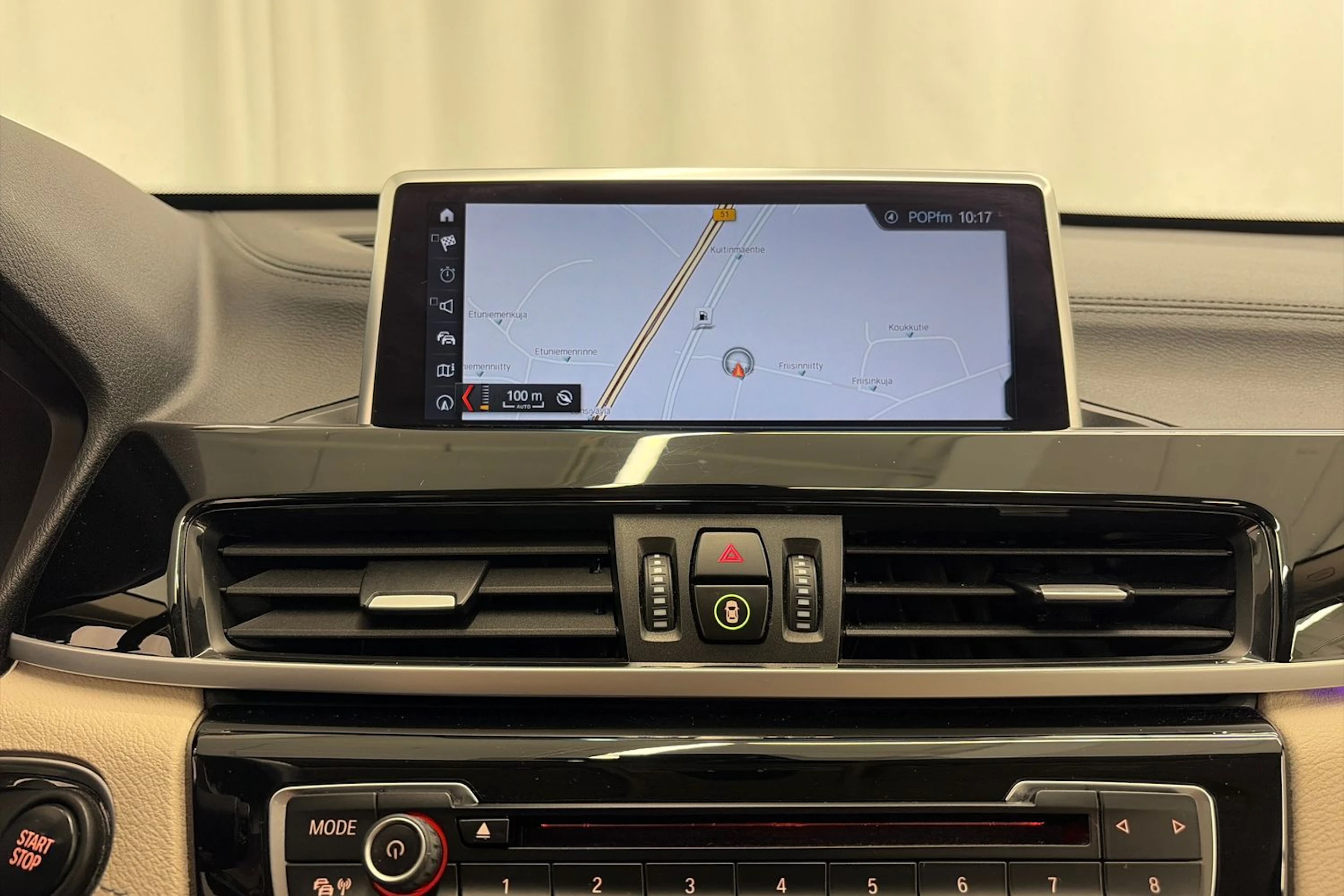 valkoinen BMW X1 2021 kuva 17.
