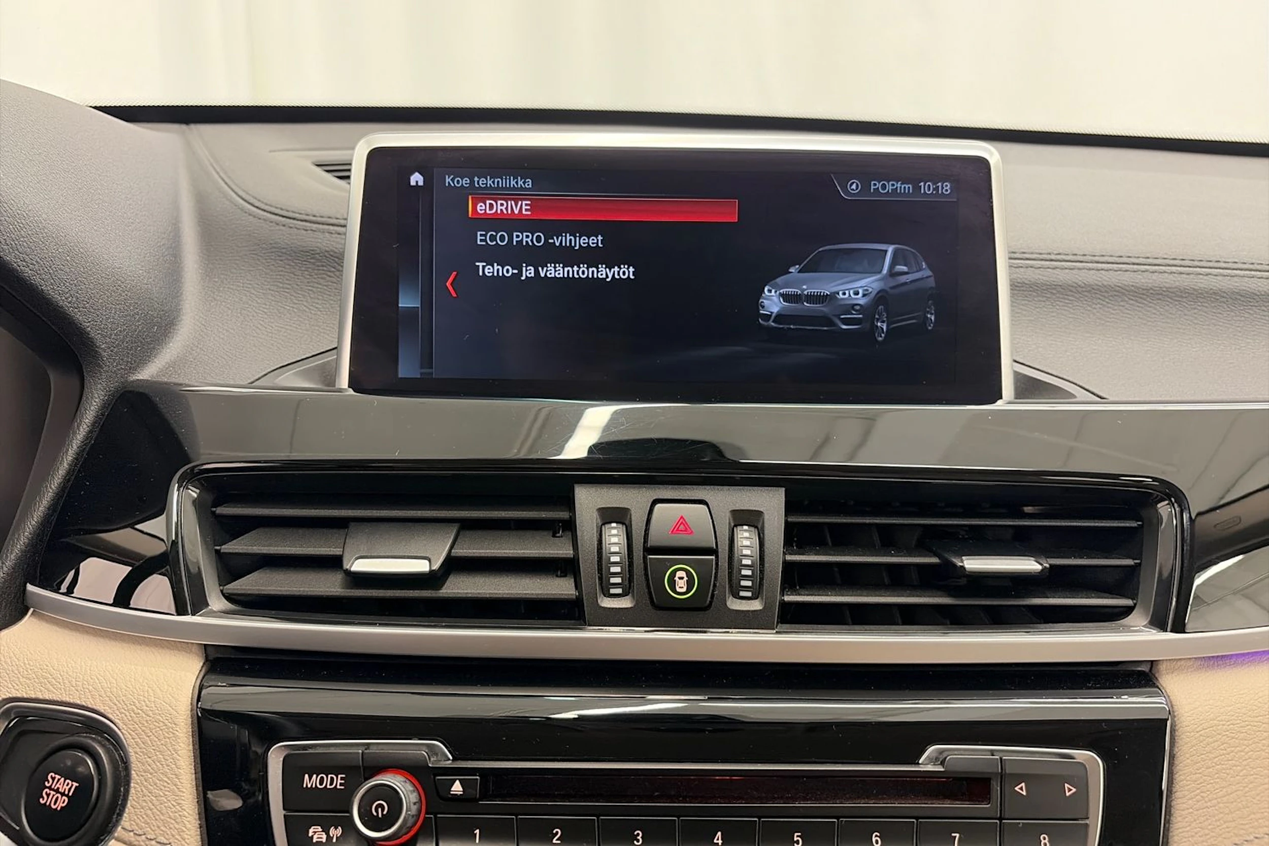 valkoinen BMW X1 2021 kuva 19.