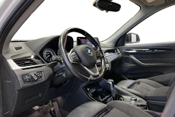 valkoinen BMW X1 2022 kuva 8.