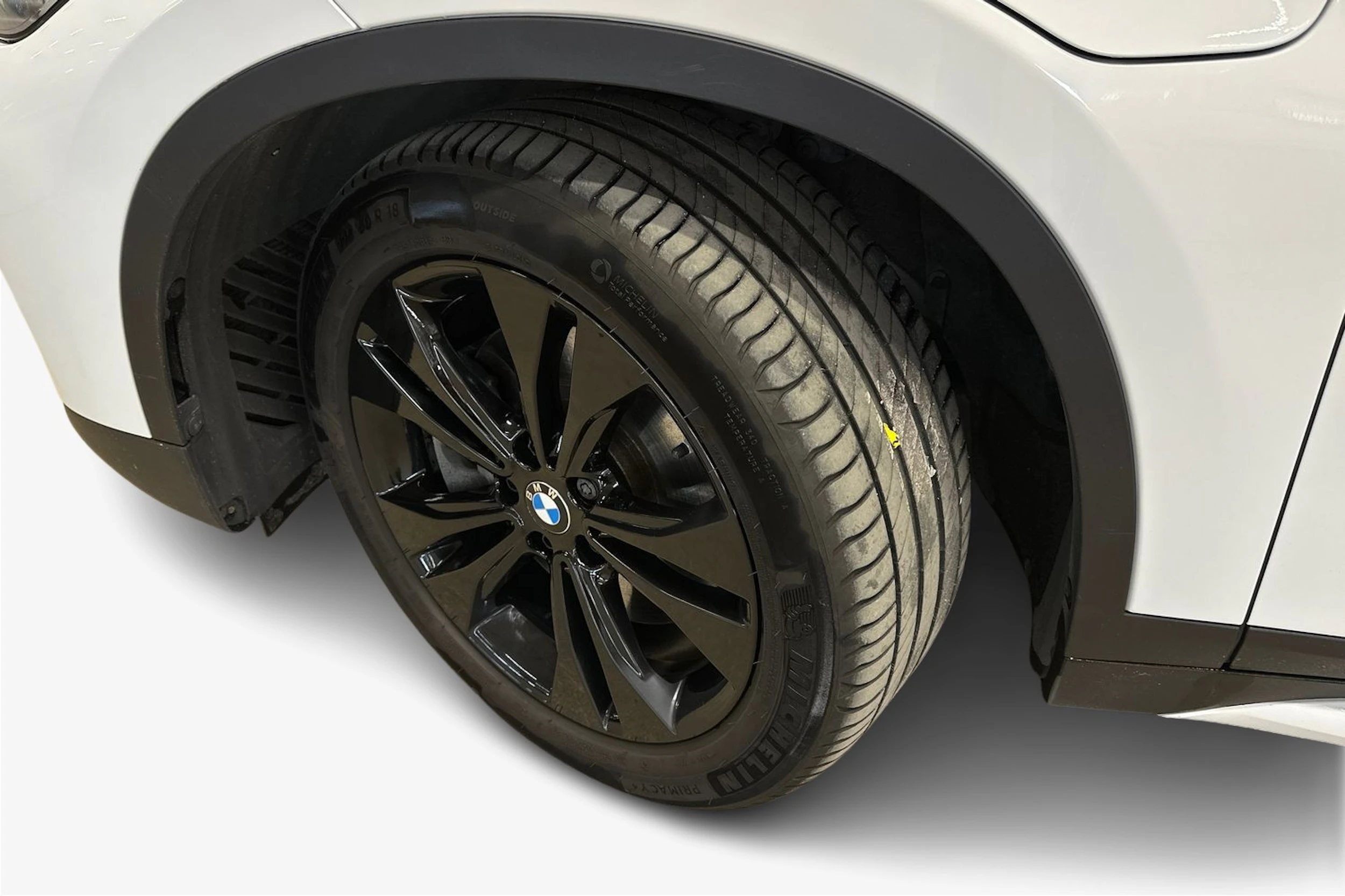valkoinen BMW X1 2022 kuva 12.