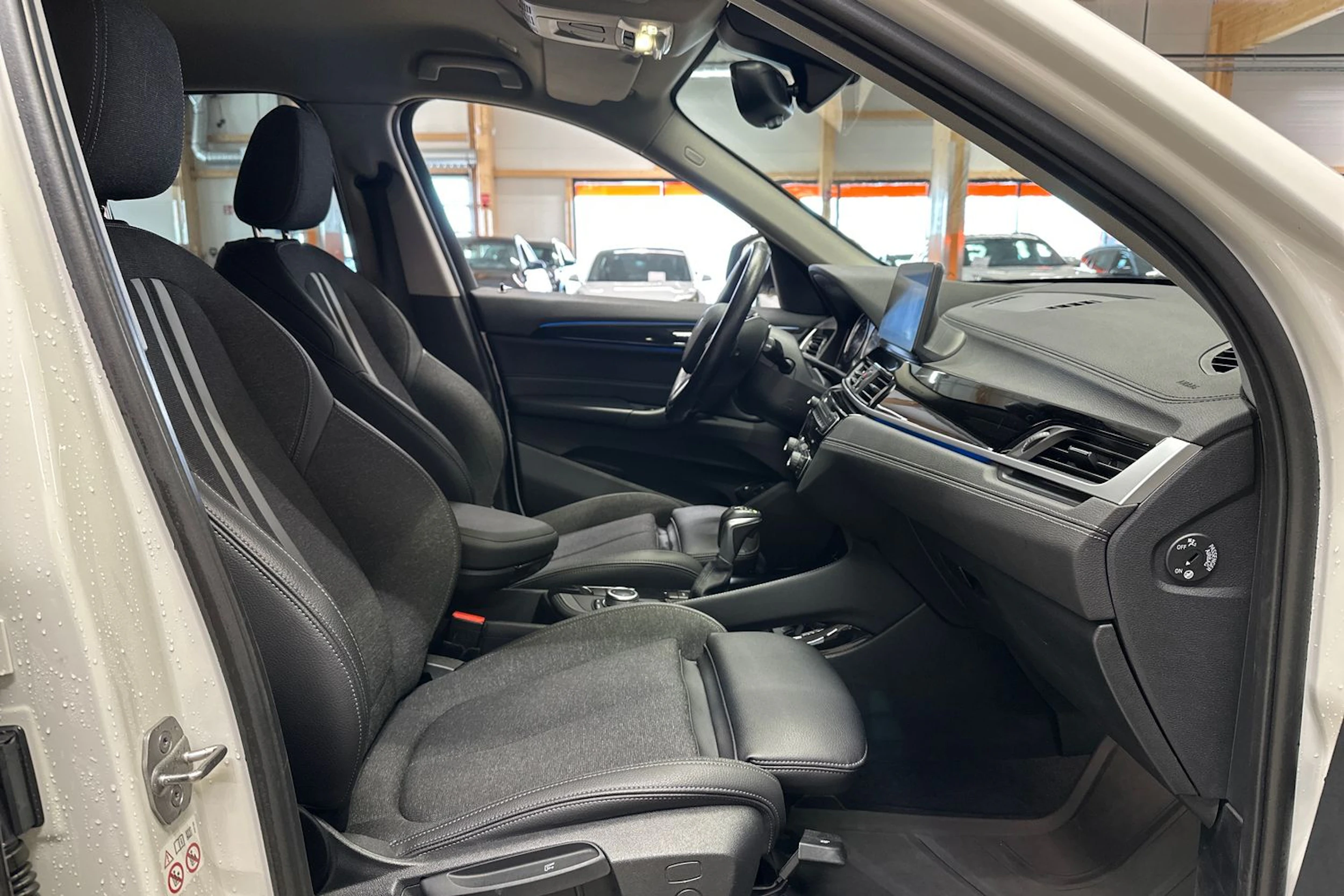 valkoinen BMW X1 2022 kuva 15.