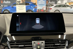 valkoinen BMW X1 2022 kuva 17.