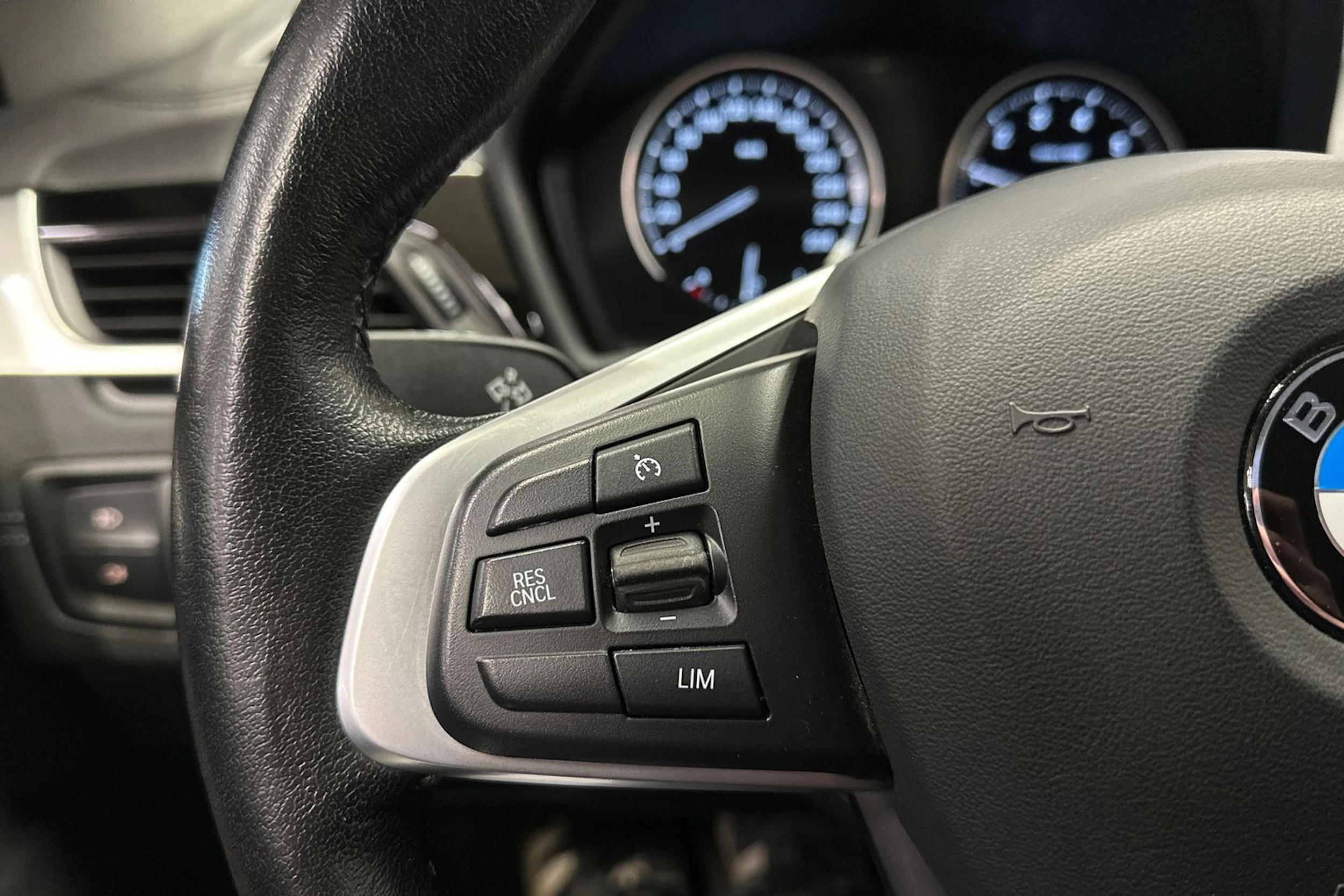 valkoinen BMW X1 2022 kuva 24.