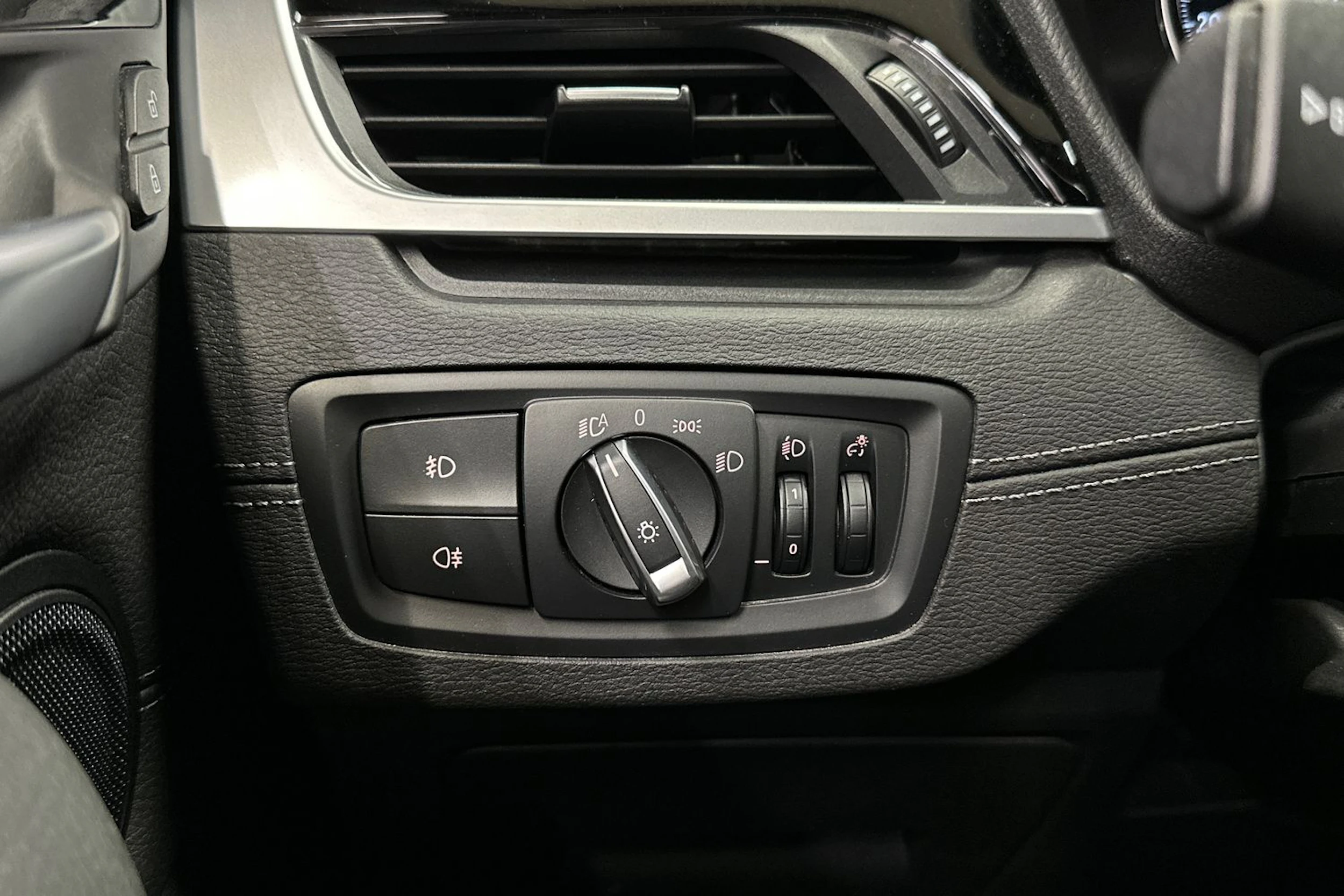 valkoinen BMW X1 2022 kuva 26.