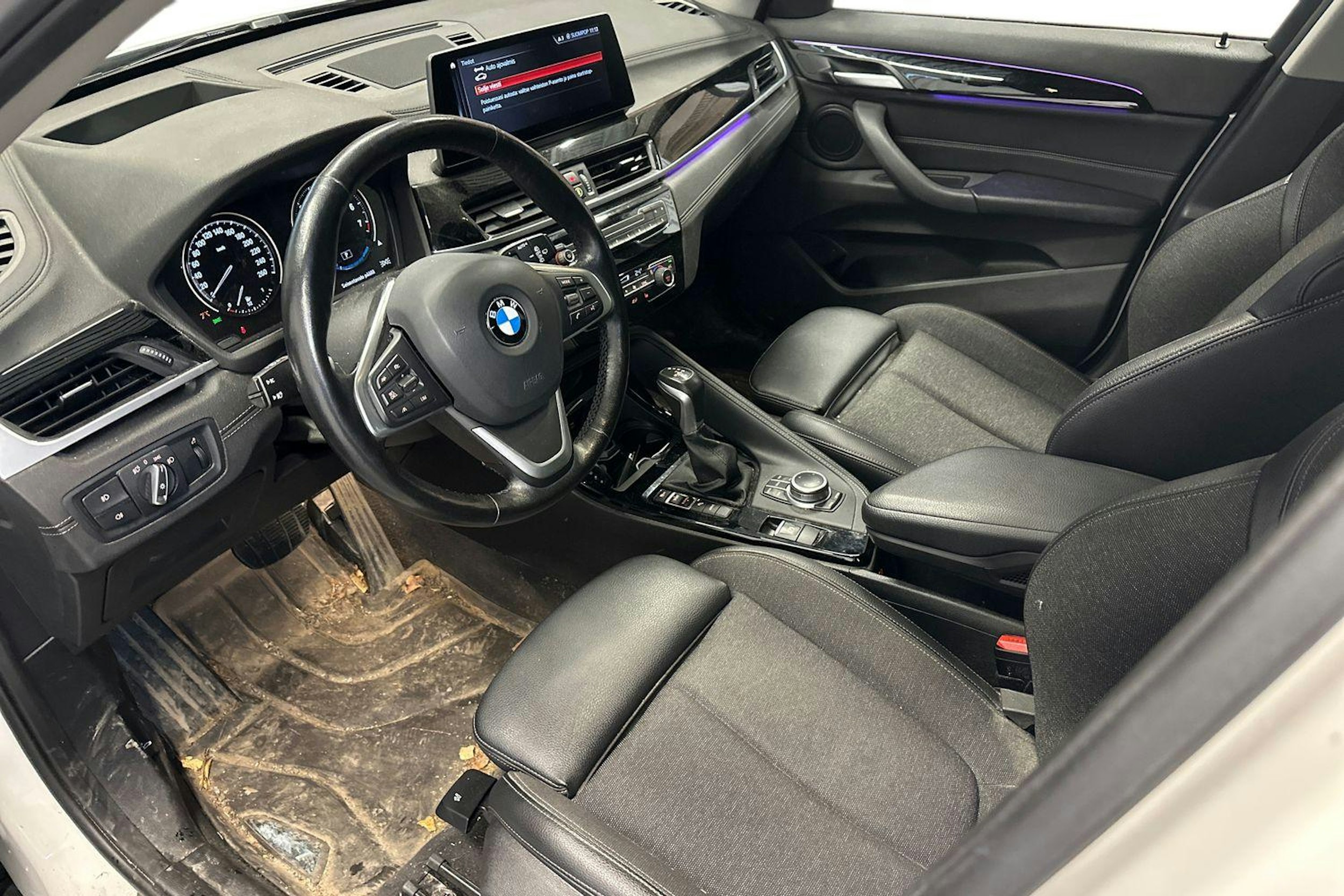 valkoinen BMW X1 2021 kuva 3.