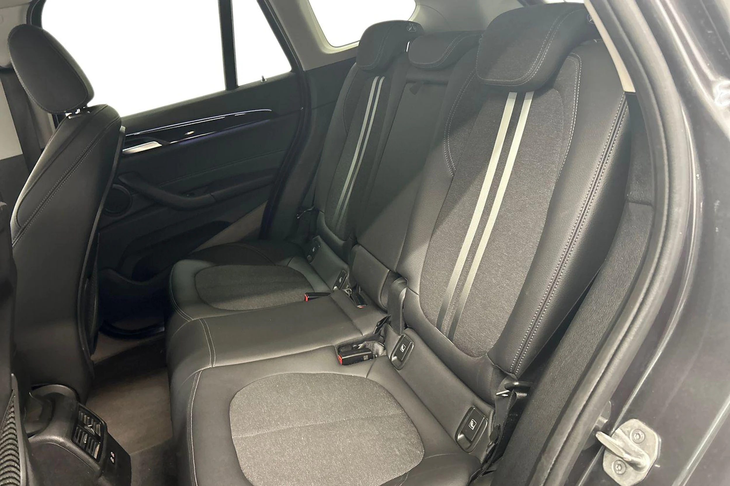 harmaa BMW X1 2021 kuva 11.