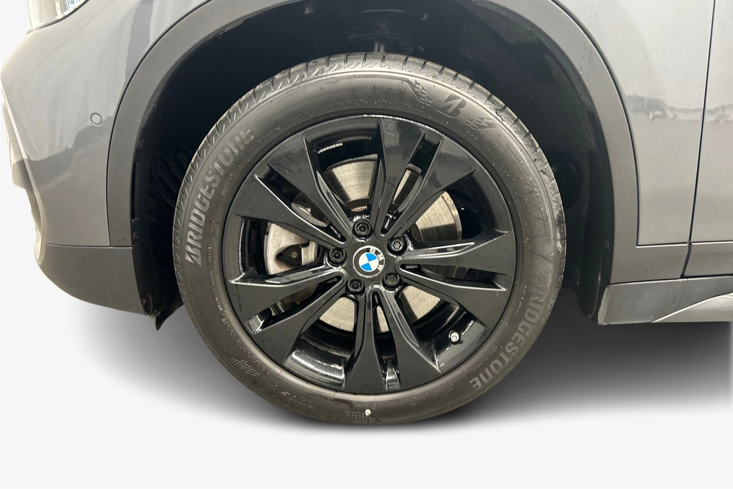 harmaa BMW X1 2021 kuva 12.