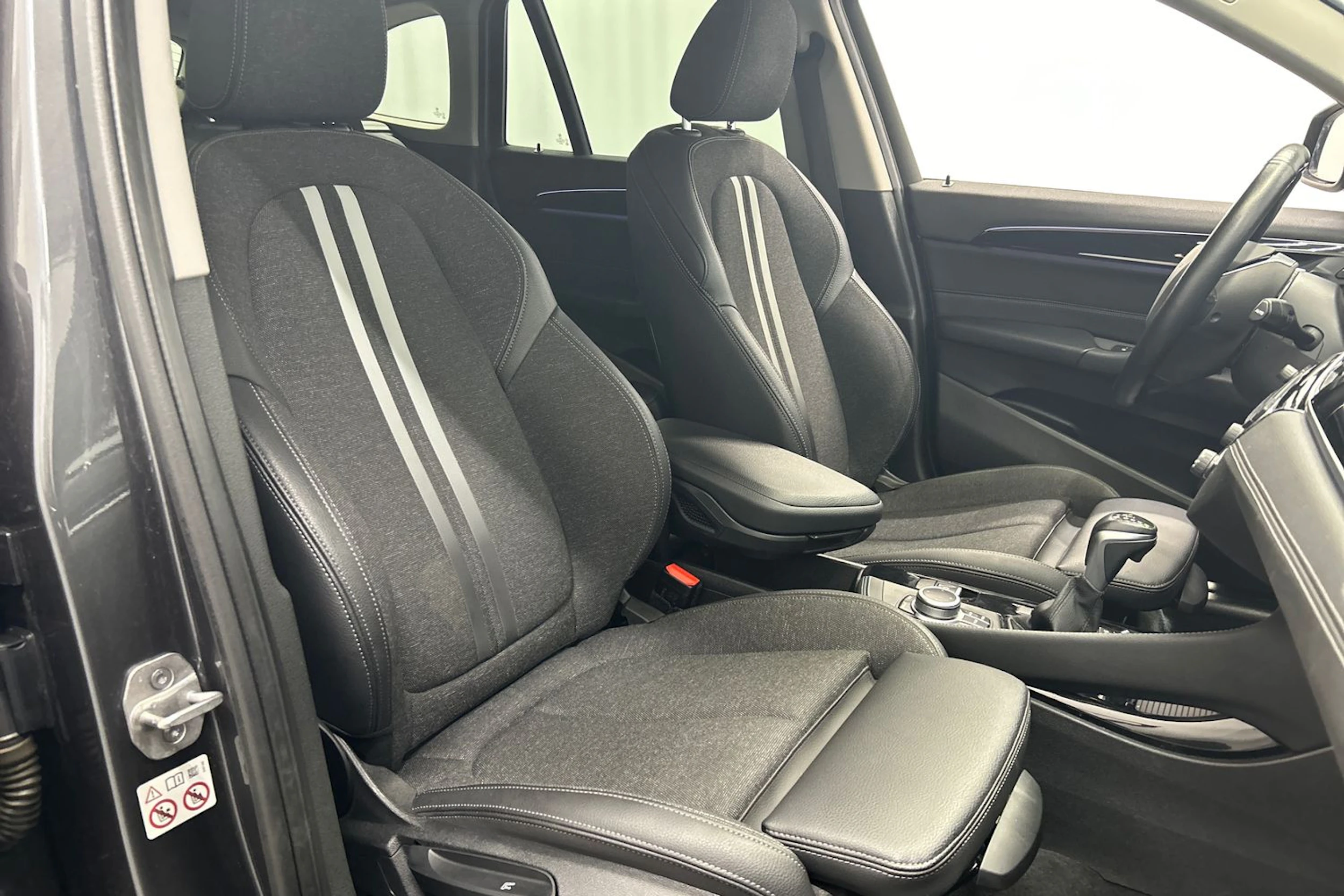 harmaa BMW X1 2021 kuva 15.