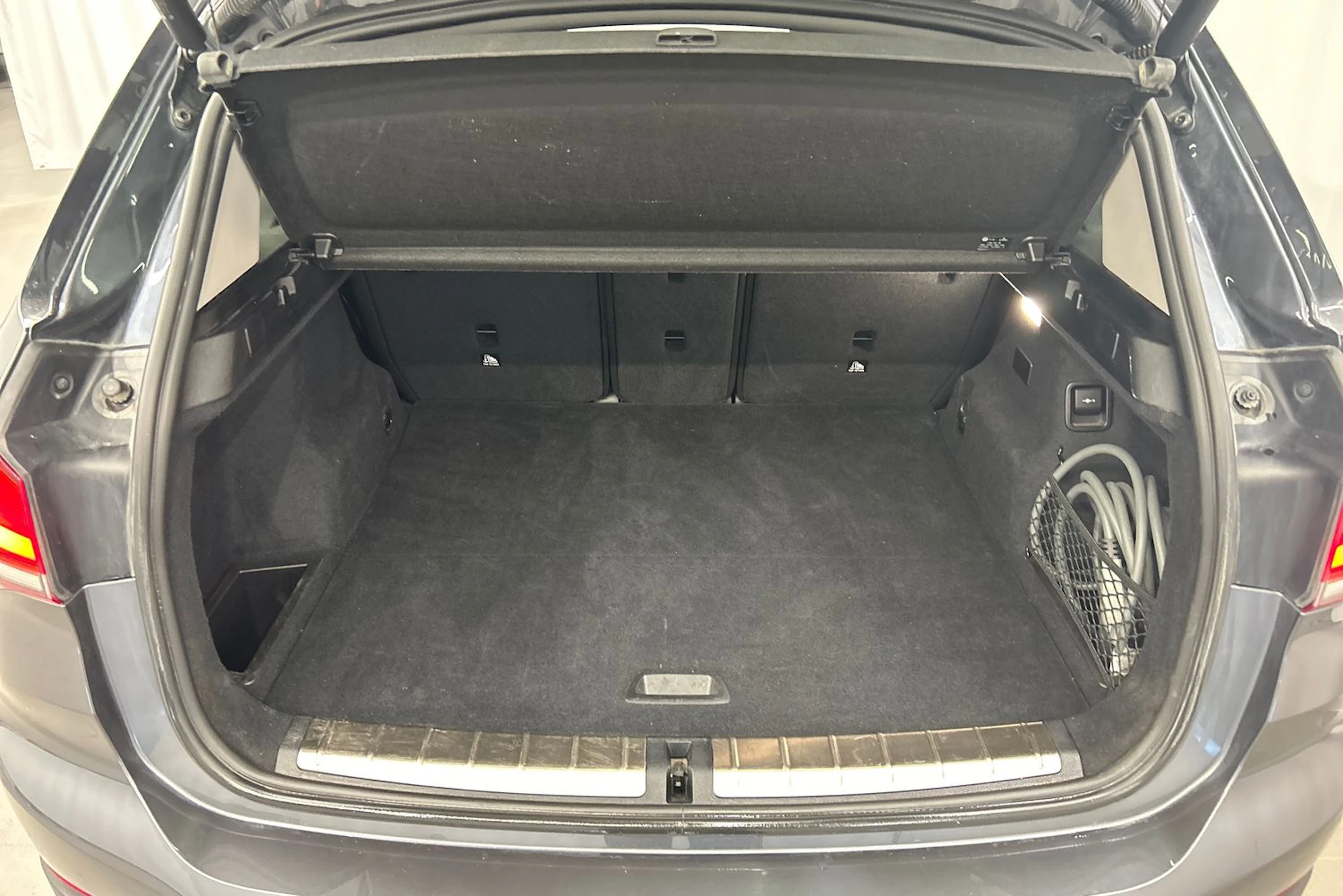 harmaa BMW X1 2021 kuva 17.