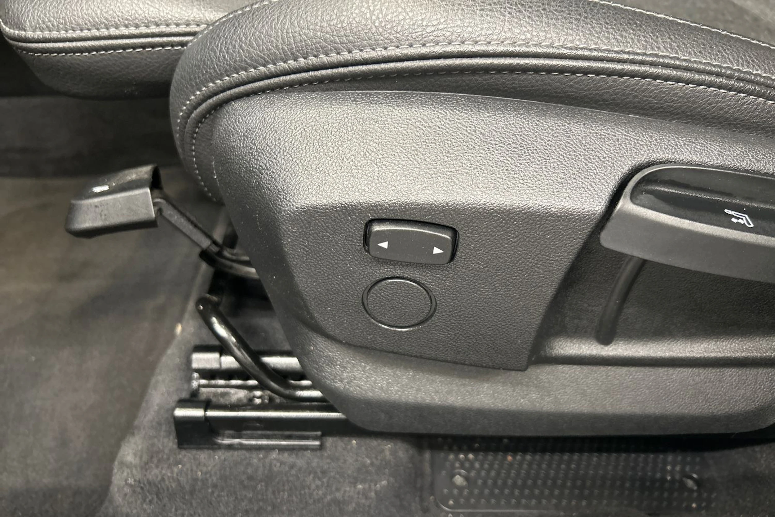 harmaa BMW X1 2021 kuva 19.