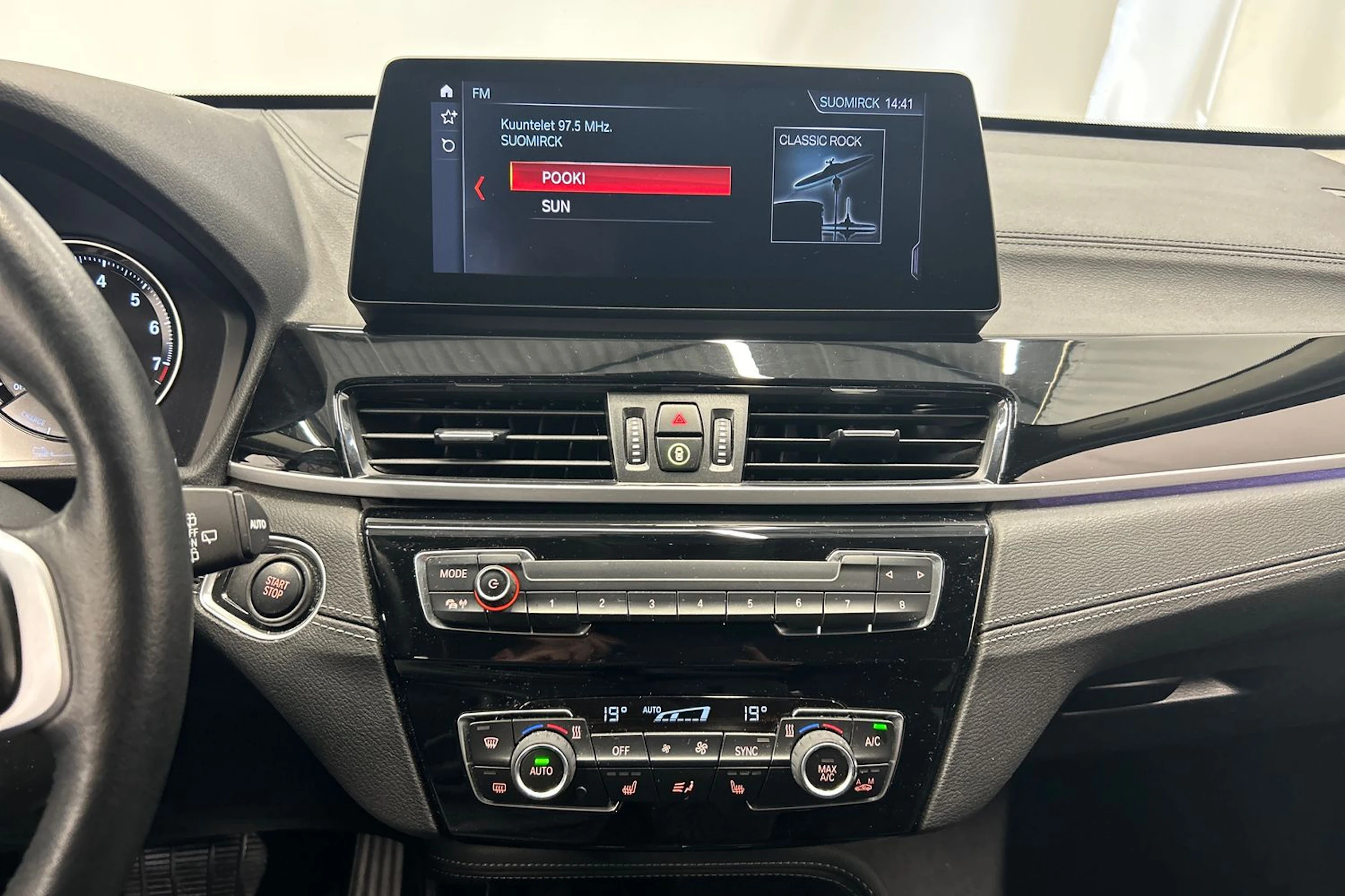 harmaa BMW X1 2021 kuva 23.