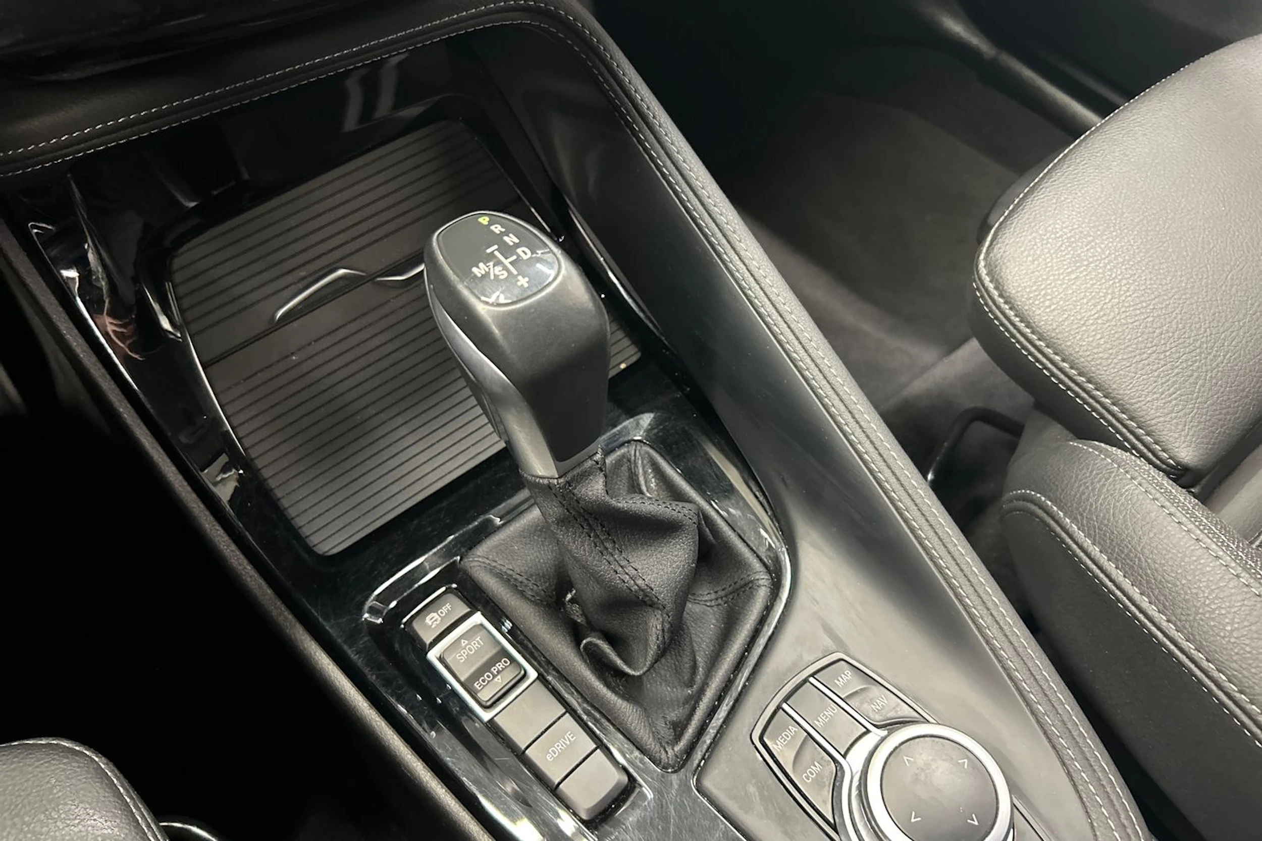 harmaa BMW X1 2021 kuva 28.