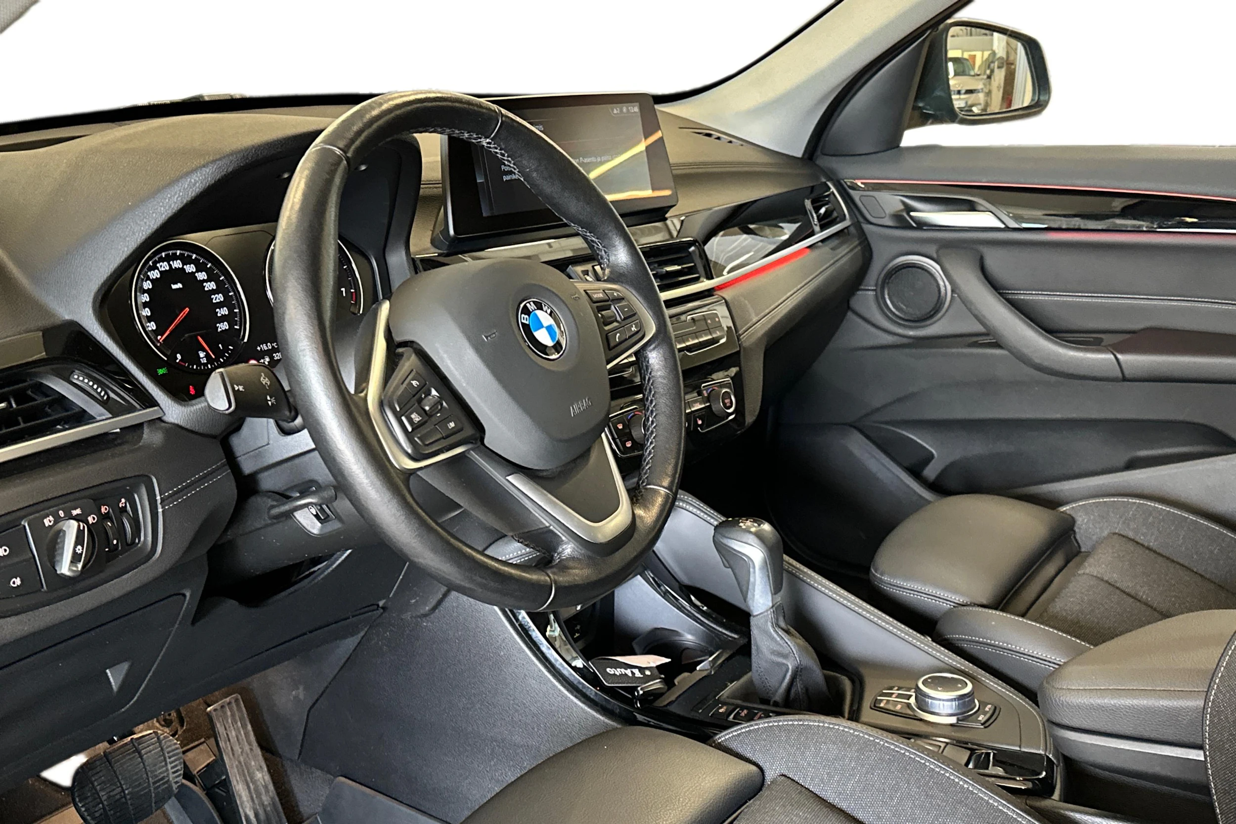 musta BMW X1 2021 kuva 3.