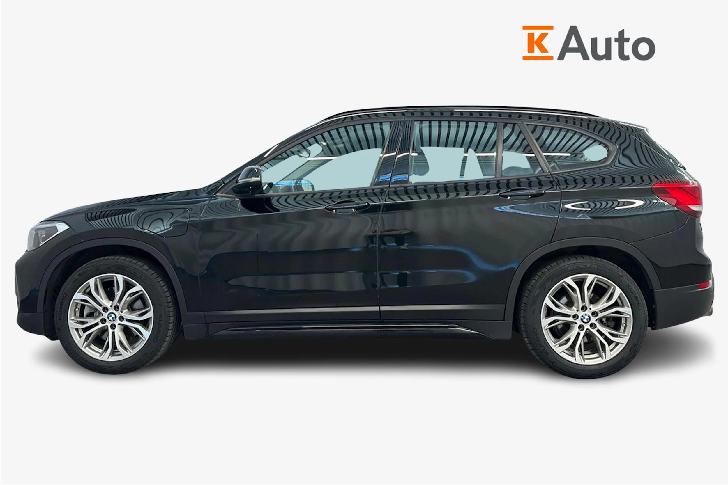 musta BMW X1 2021 kuva 7.