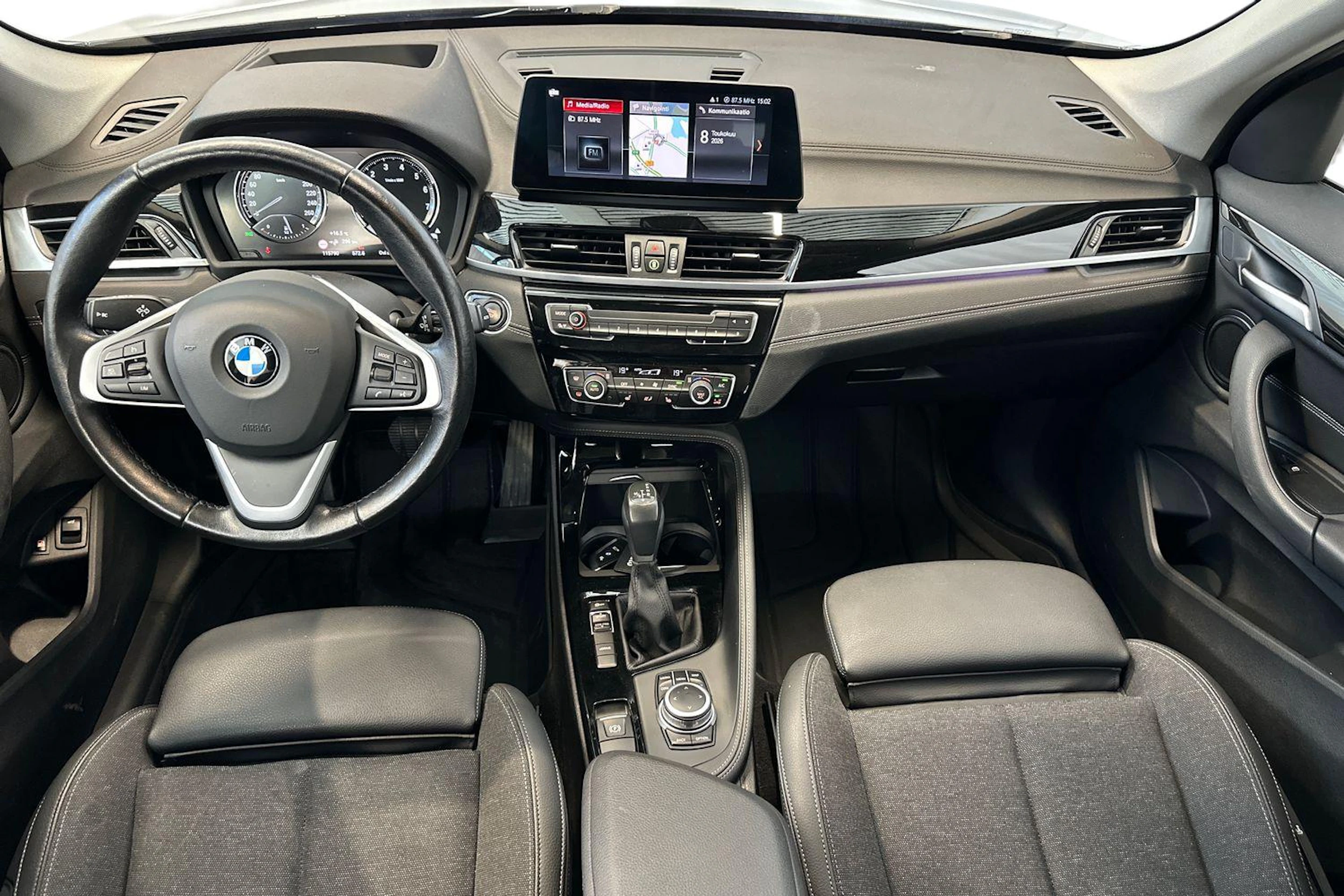musta BMW X1 2021 kuva 9.