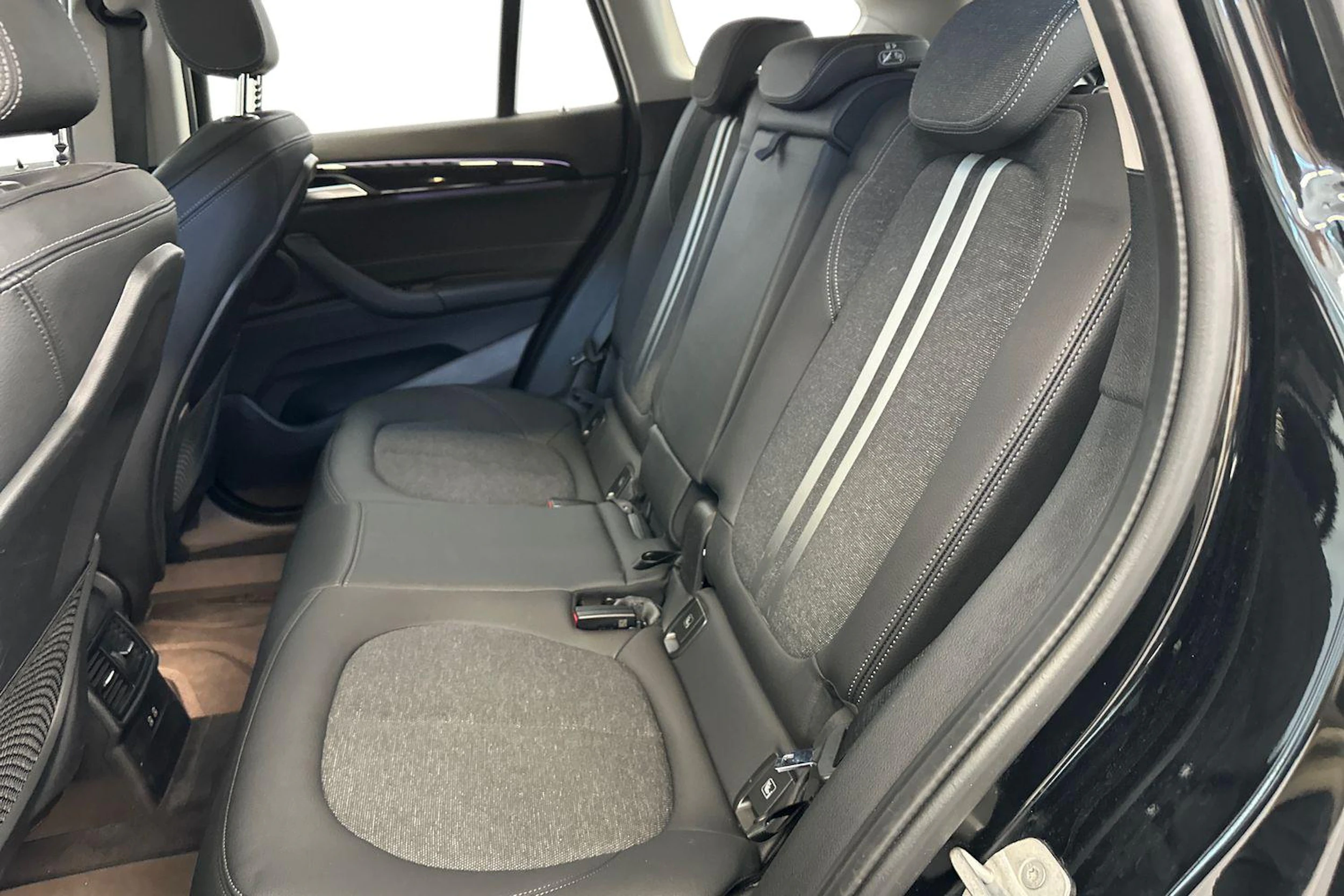 musta BMW X1 2021 kuva 11.