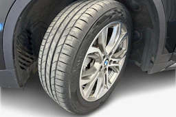 musta BMW X1 2021 kuva 12.