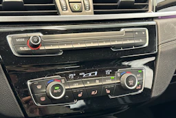 musta BMW X1 2021 kuva 19.