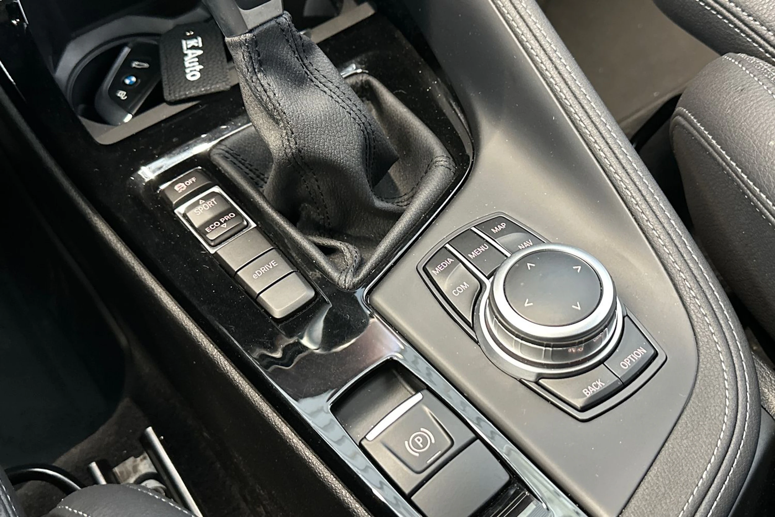 musta BMW X1 2021 kuva 20.