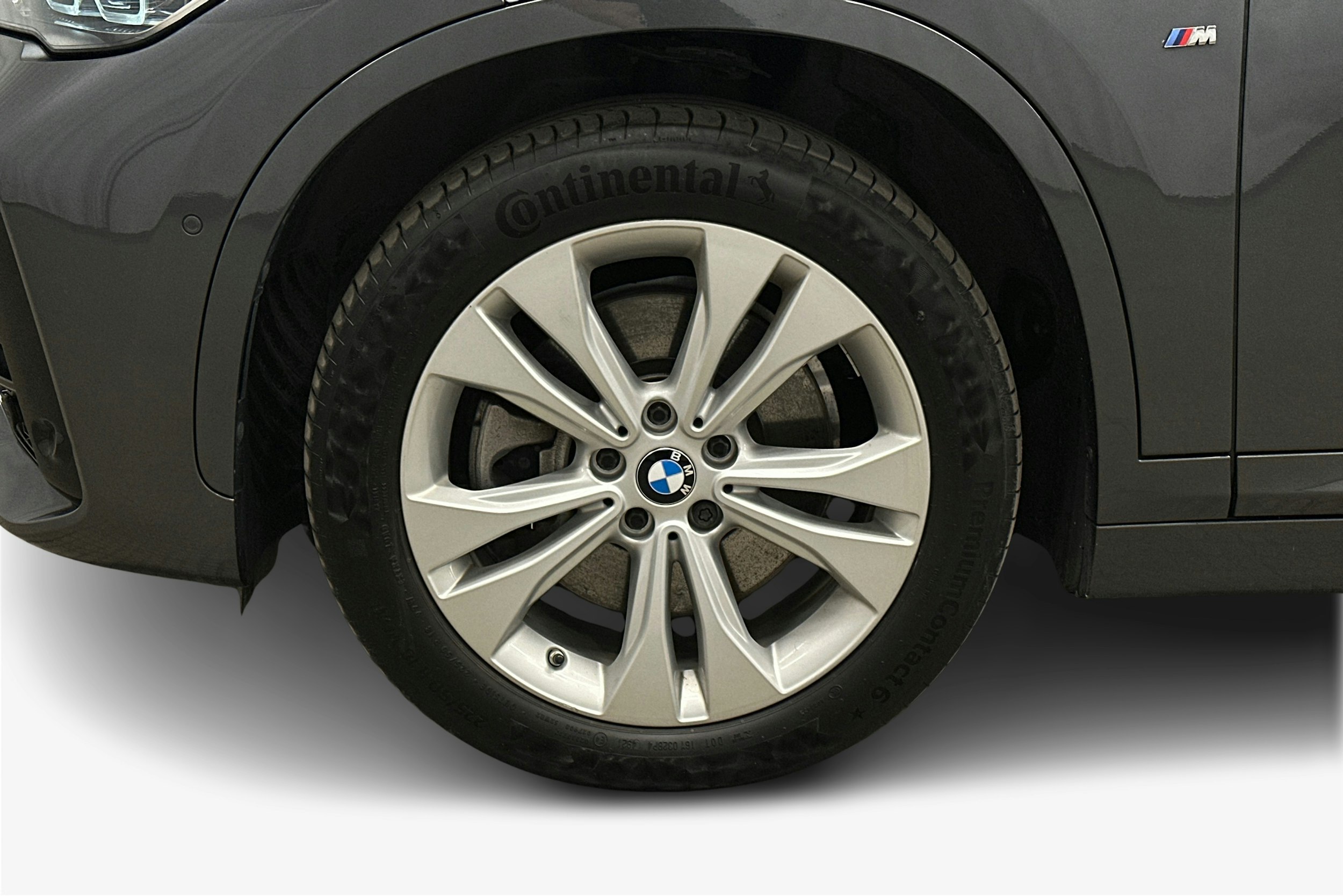 harmaa BMW X1 2021 kuva 9.