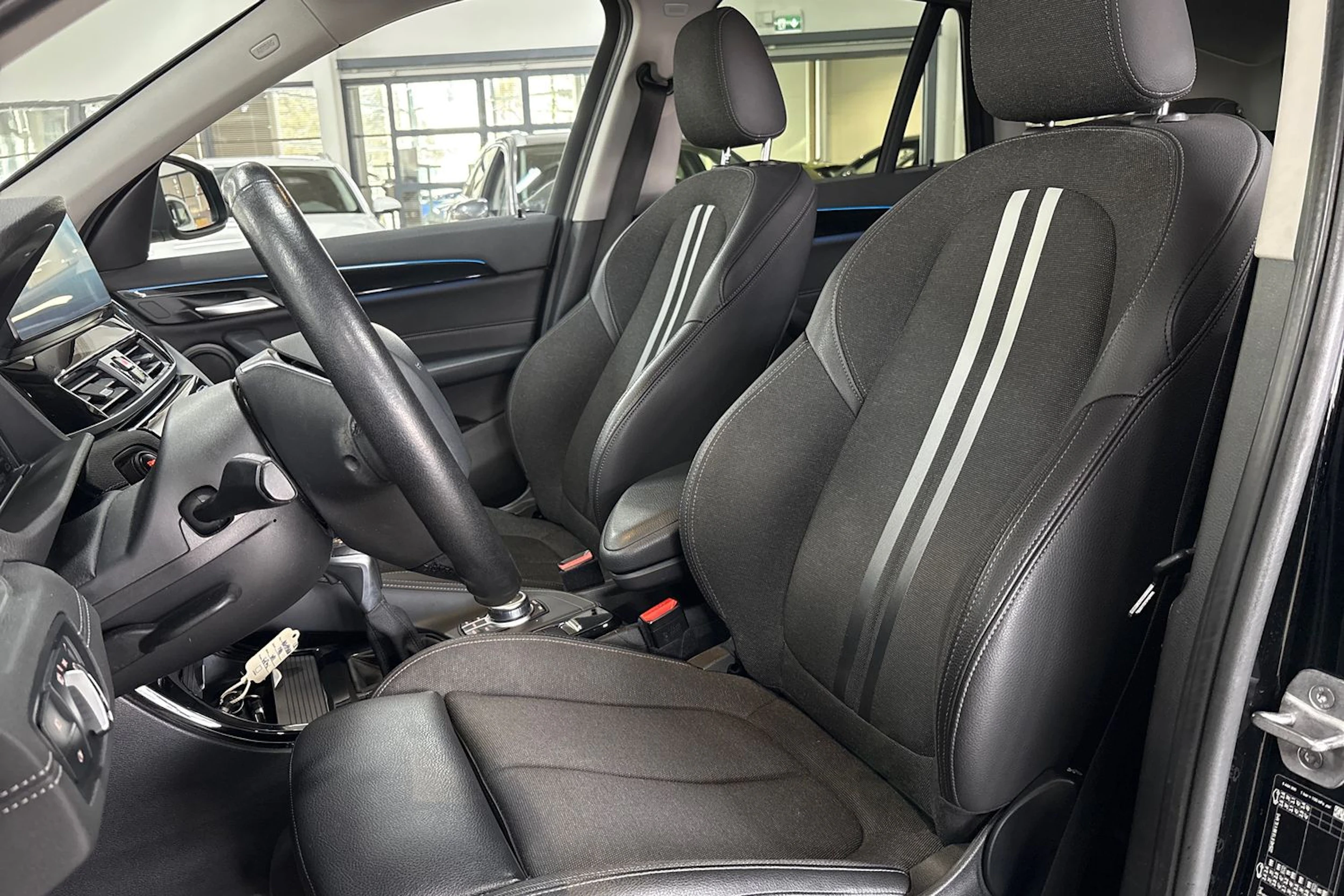 Musta BMW X1 2021 kuva 11.