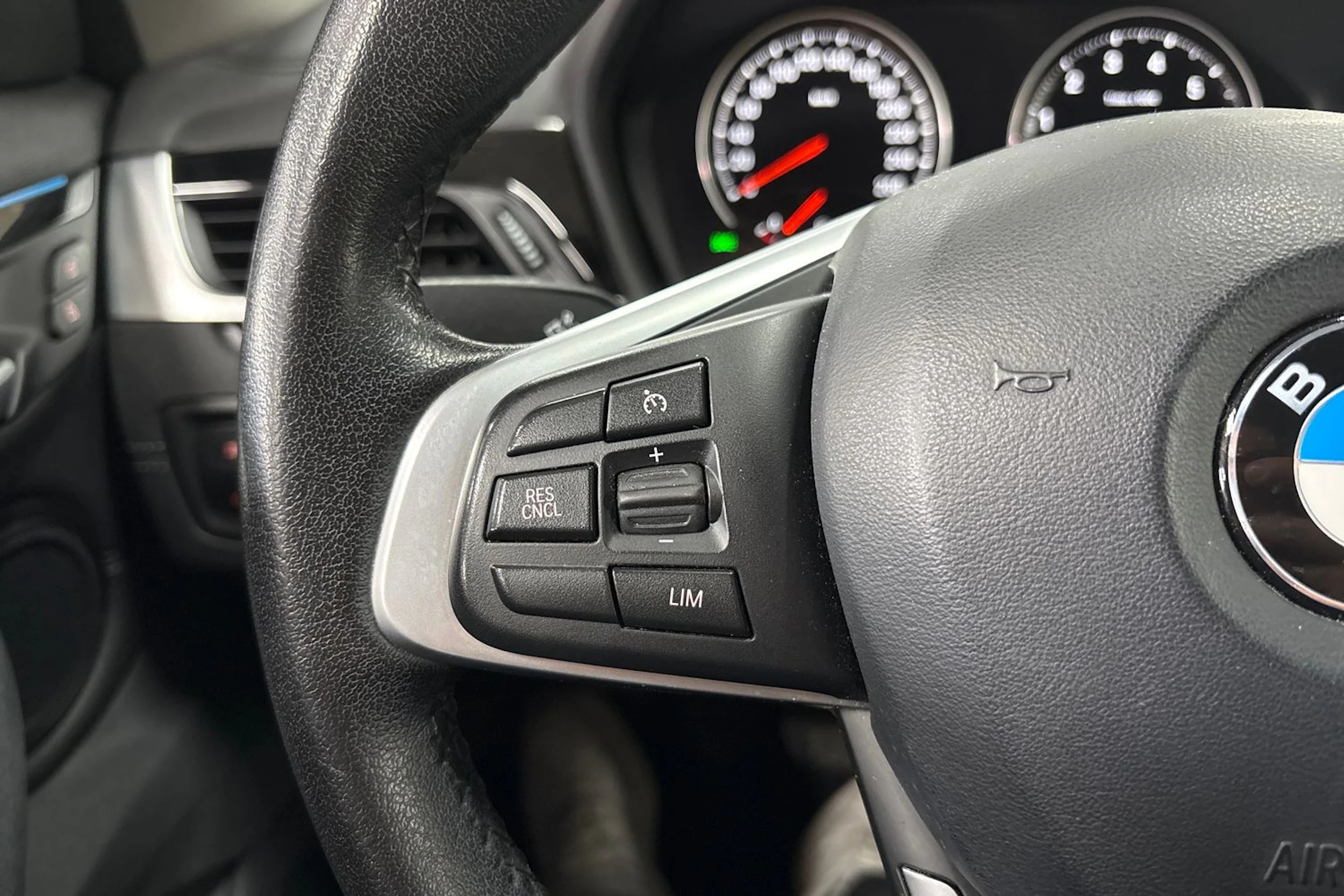 Musta BMW X1 2021 kuva 14.