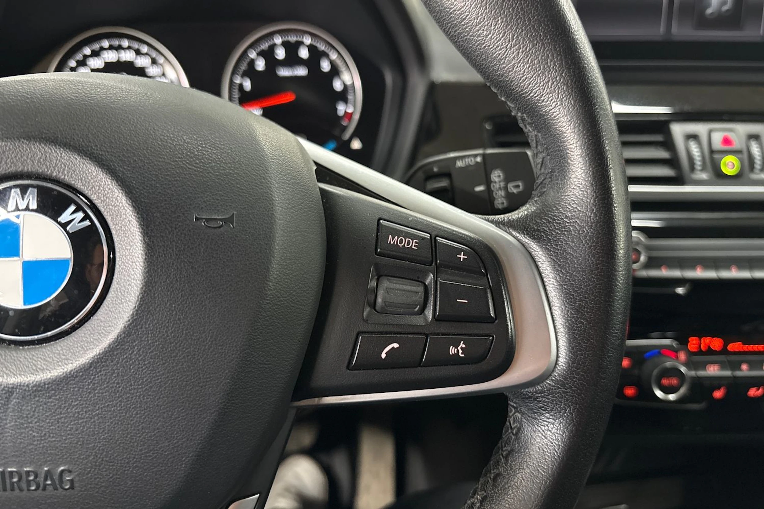 Musta BMW X1 2021 kuva 15.