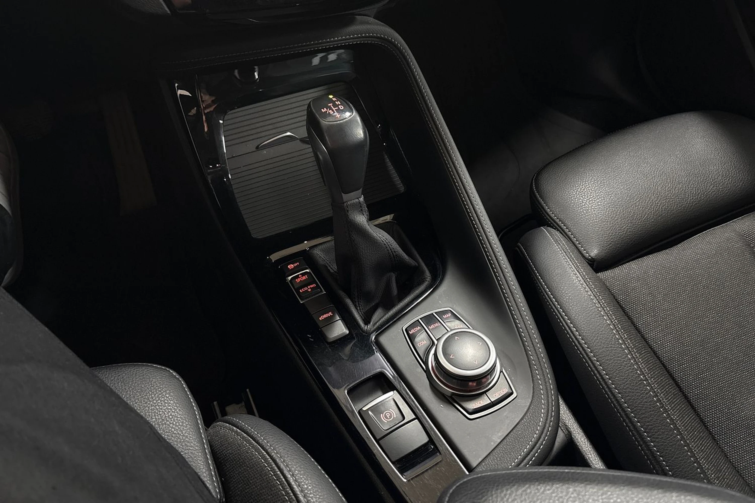 Musta BMW X1 2021 kuva 22.