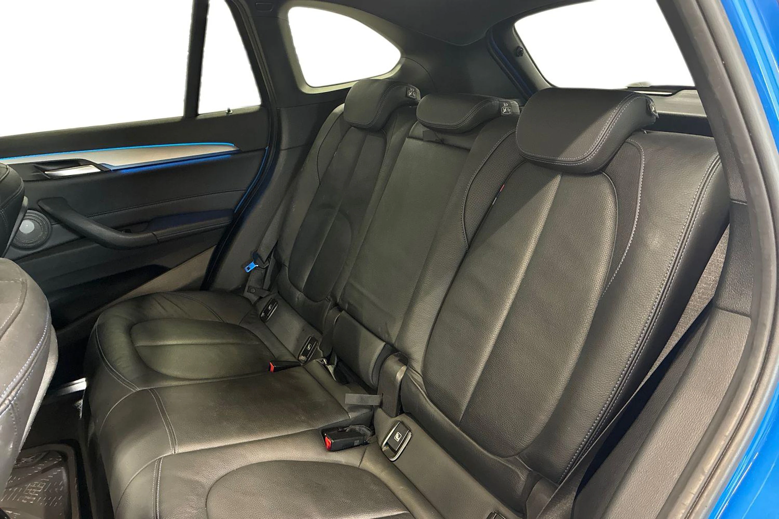 sininen BMW X1 2021 kuva 8.