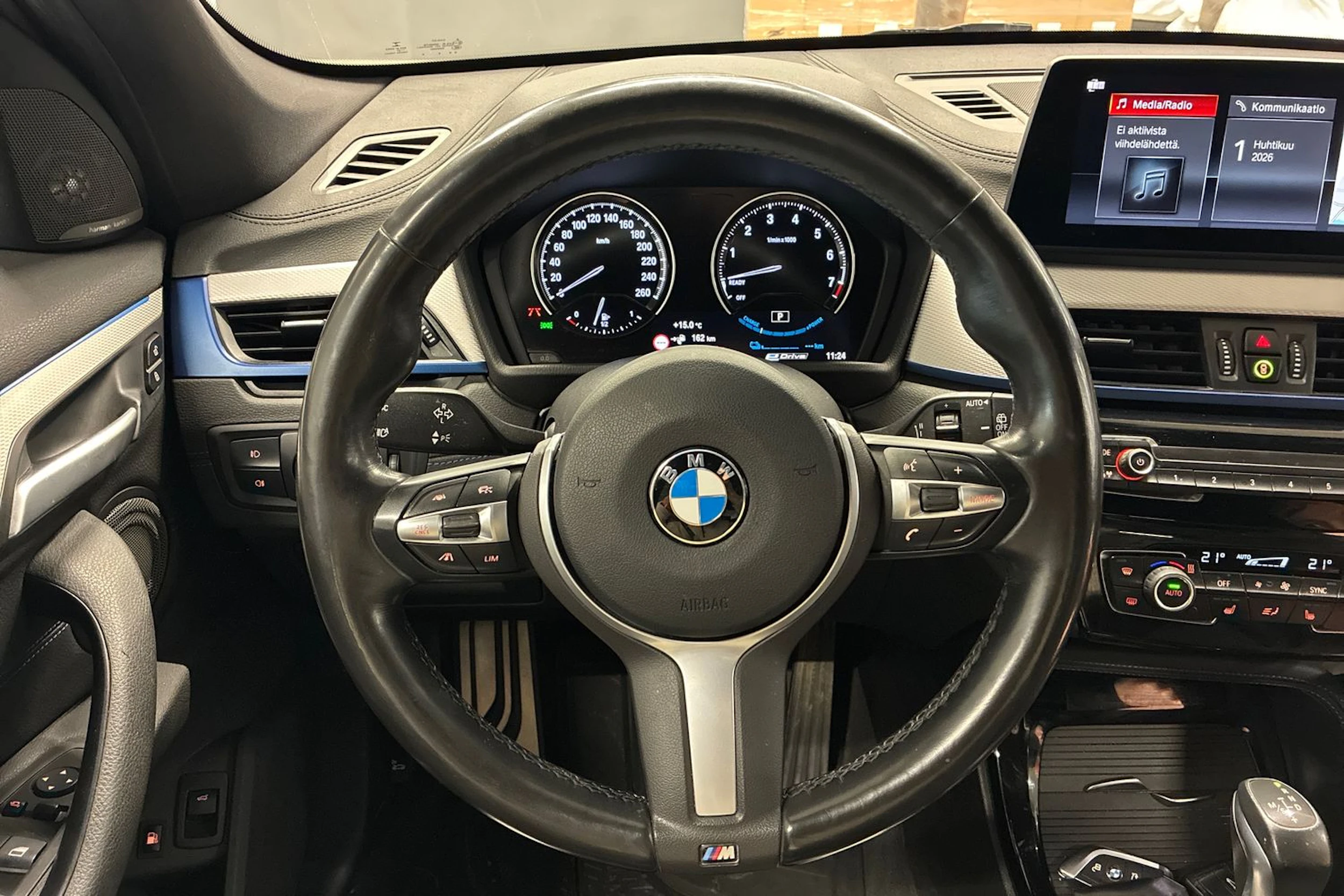 sininen BMW X1 2021 kuva 11.