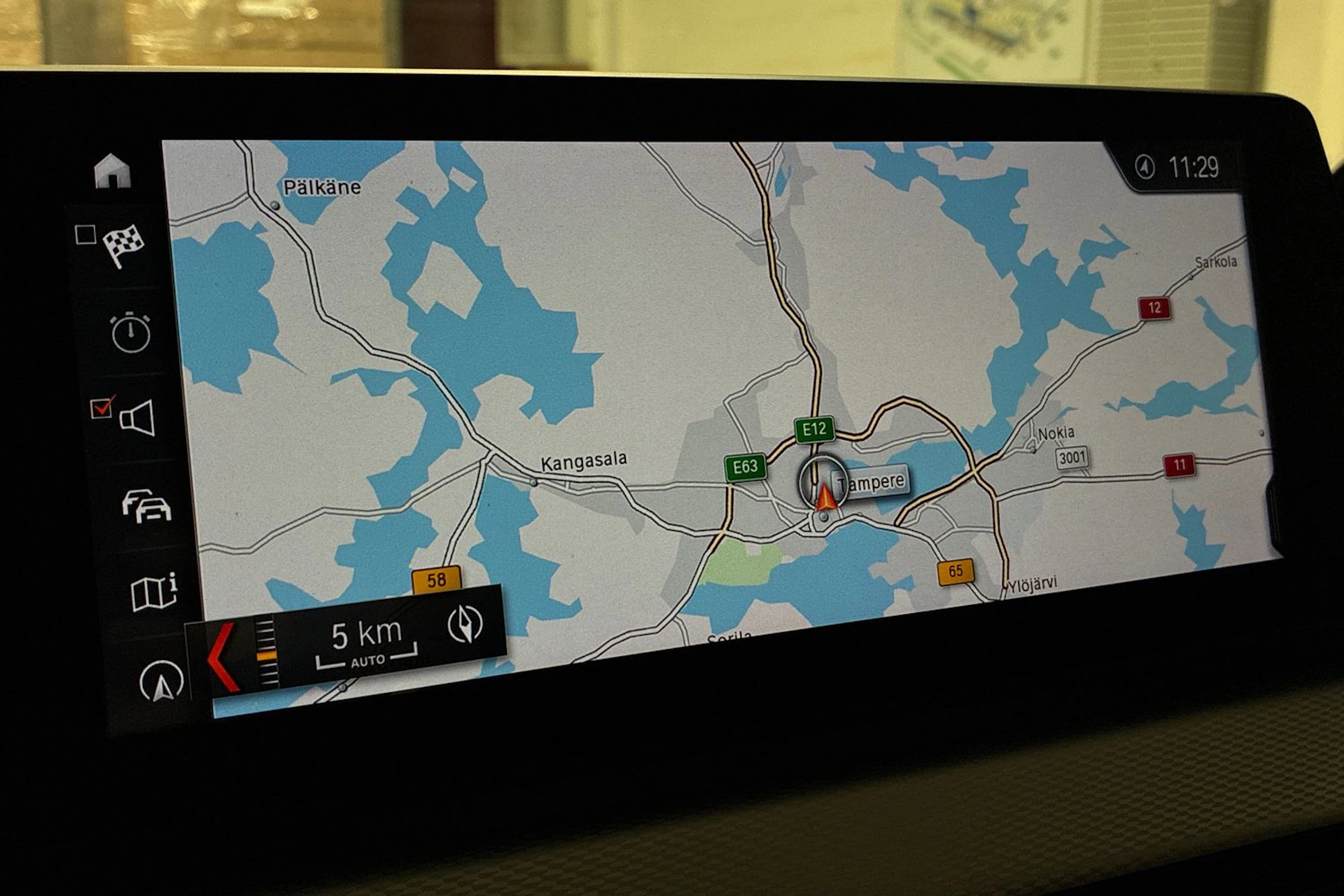 sininen BMW X1 2021 kuva 17.
