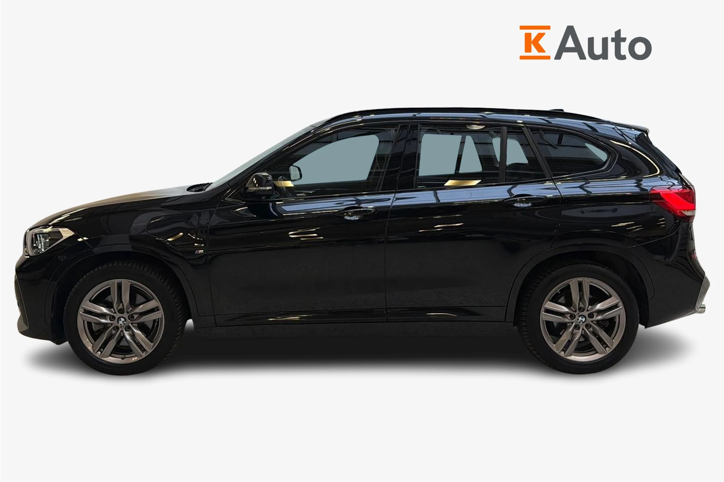 musta BMW X1 2022 kuva 5.